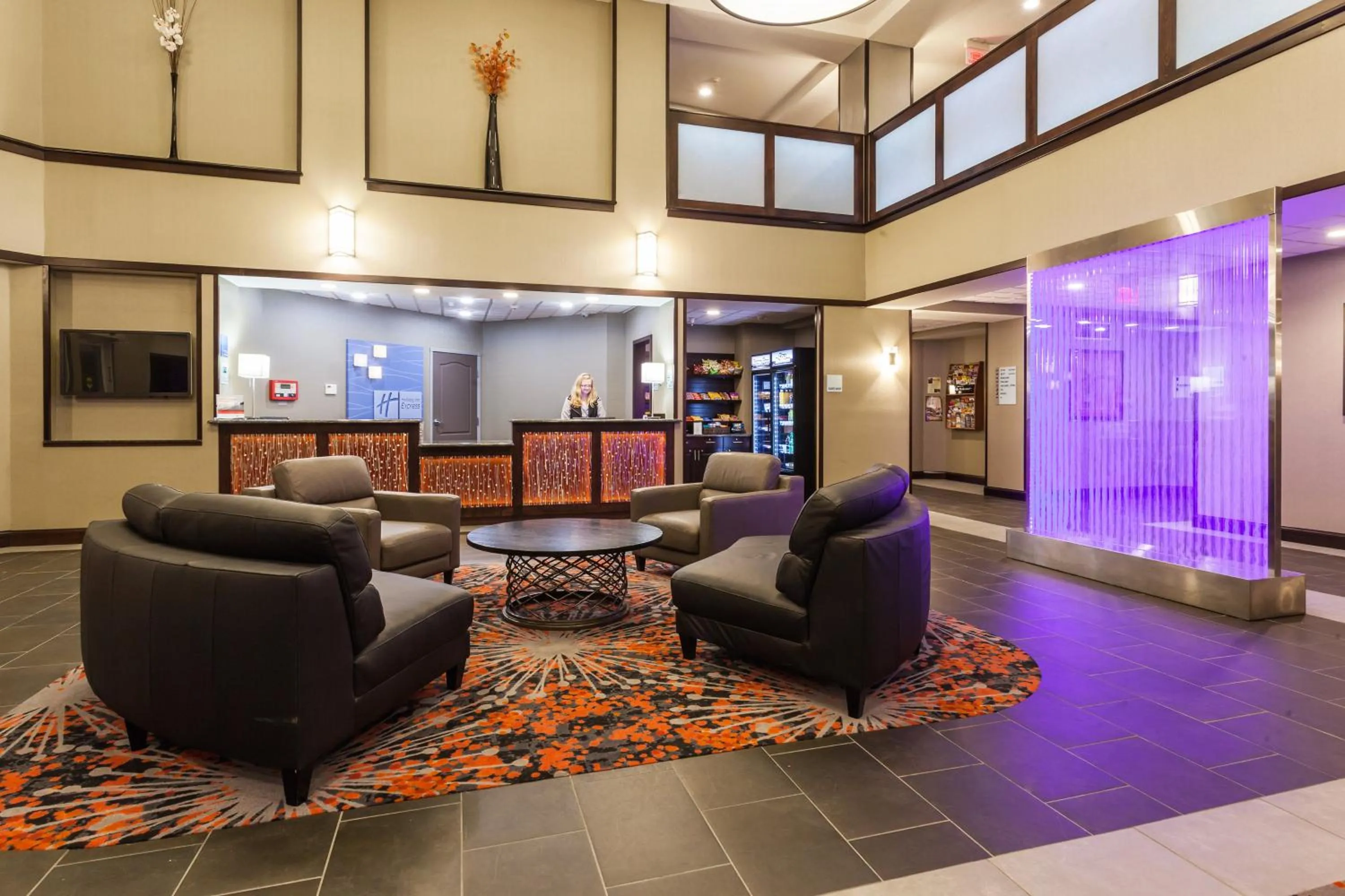 Lobby or reception in Holiday Inn Express & Suites Rapid City by IHG