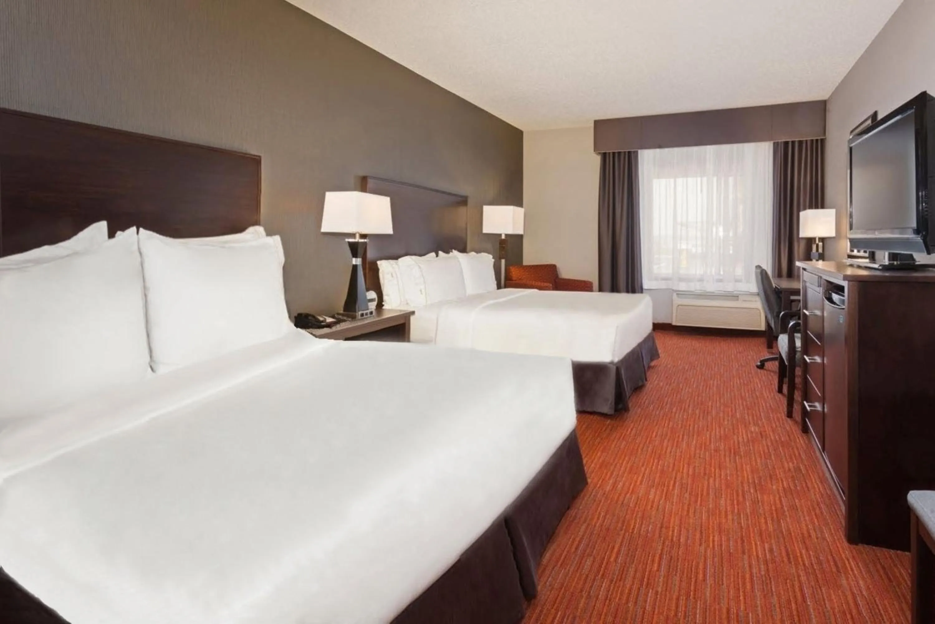 Photo of the whole room, Bed in Holiday Inn Express & Suites Rapid City by IHG