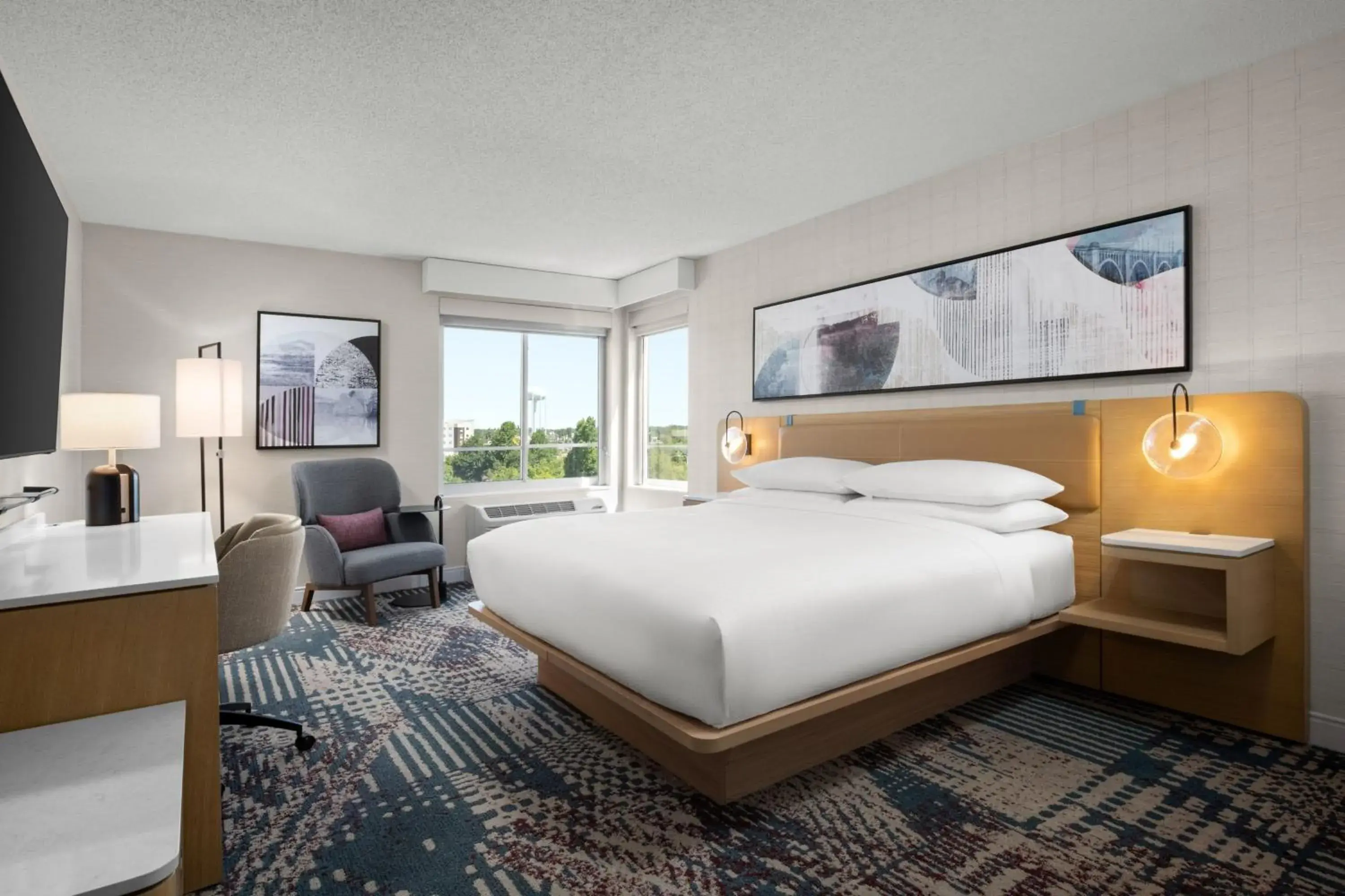 Corner King Room in Delta Hotels by Marriott Colonial Heights Corner King Room in Delta Hotels by Marriott Colonial Heights