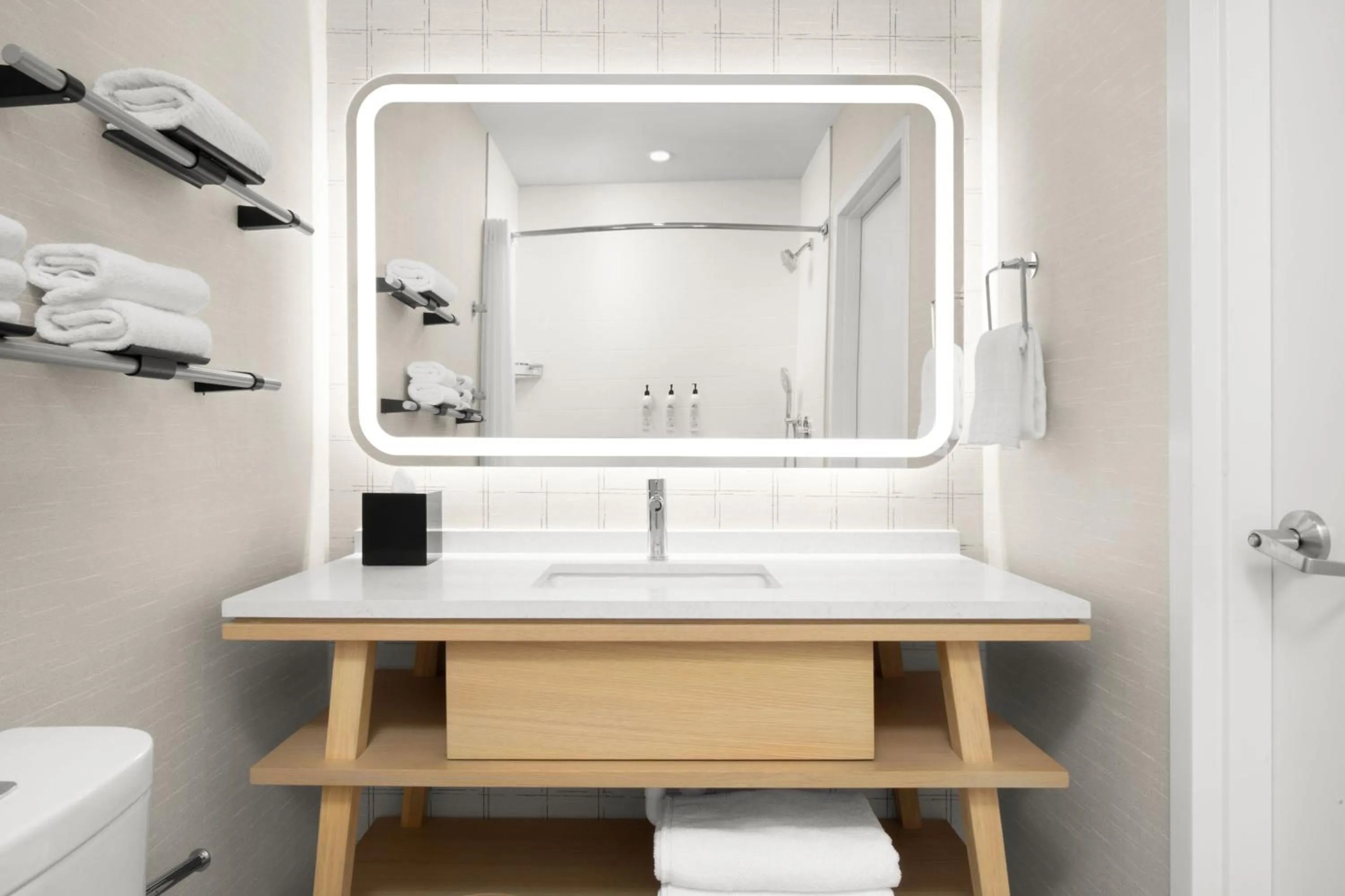 Bathroom in Delta Hotels by Marriott Colonial Heights