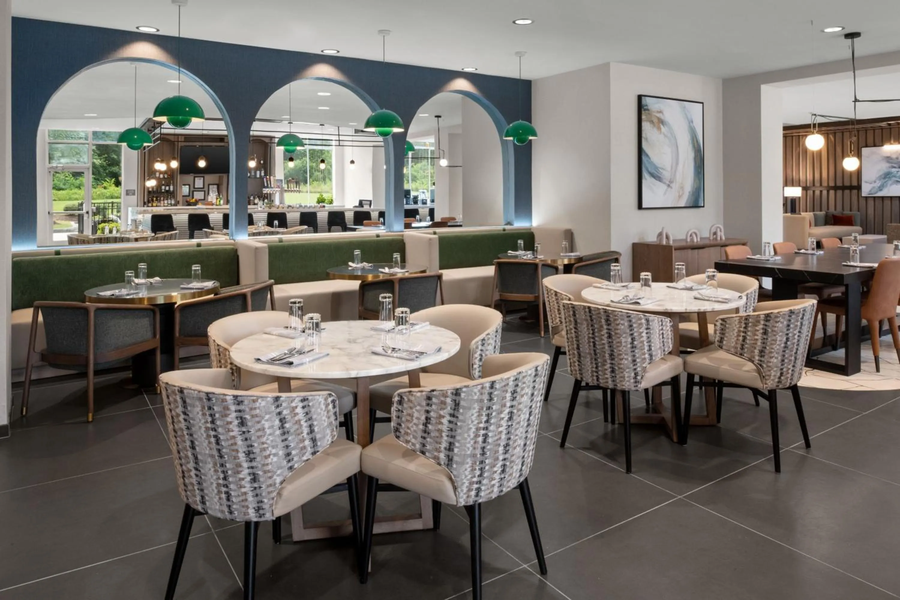 Lounge or bar in Delta Hotels by Marriott Colonial Heights