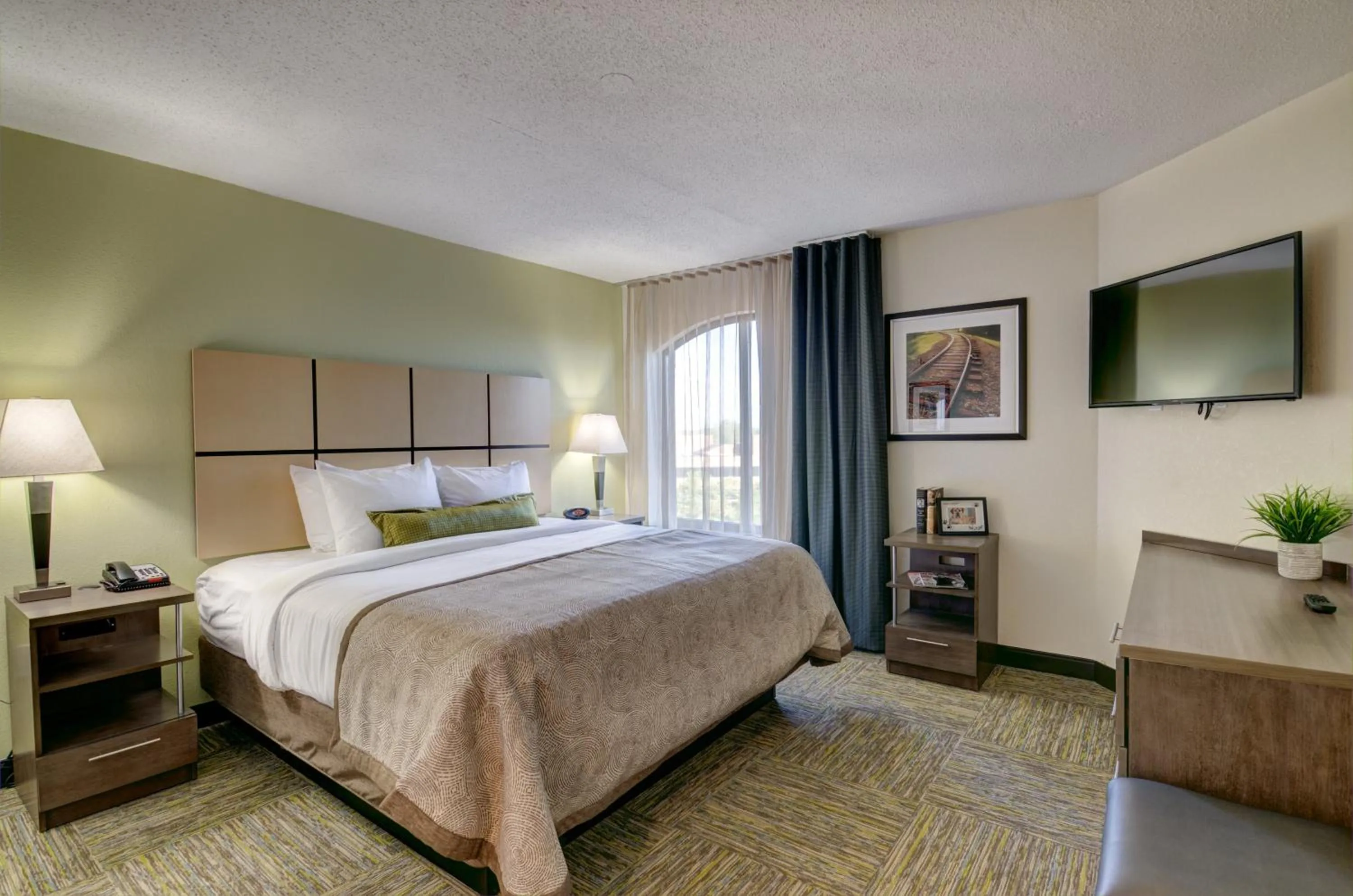 Photo of the whole room, Bed in Candlewood Suites Richmond - West Broad by IHG