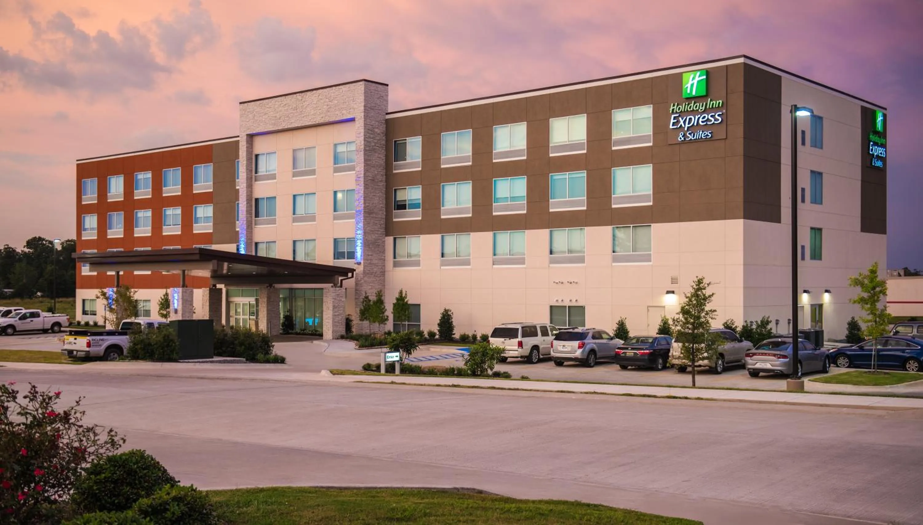 Property building in Holiday Inn Express & Suites Ruston by IHG