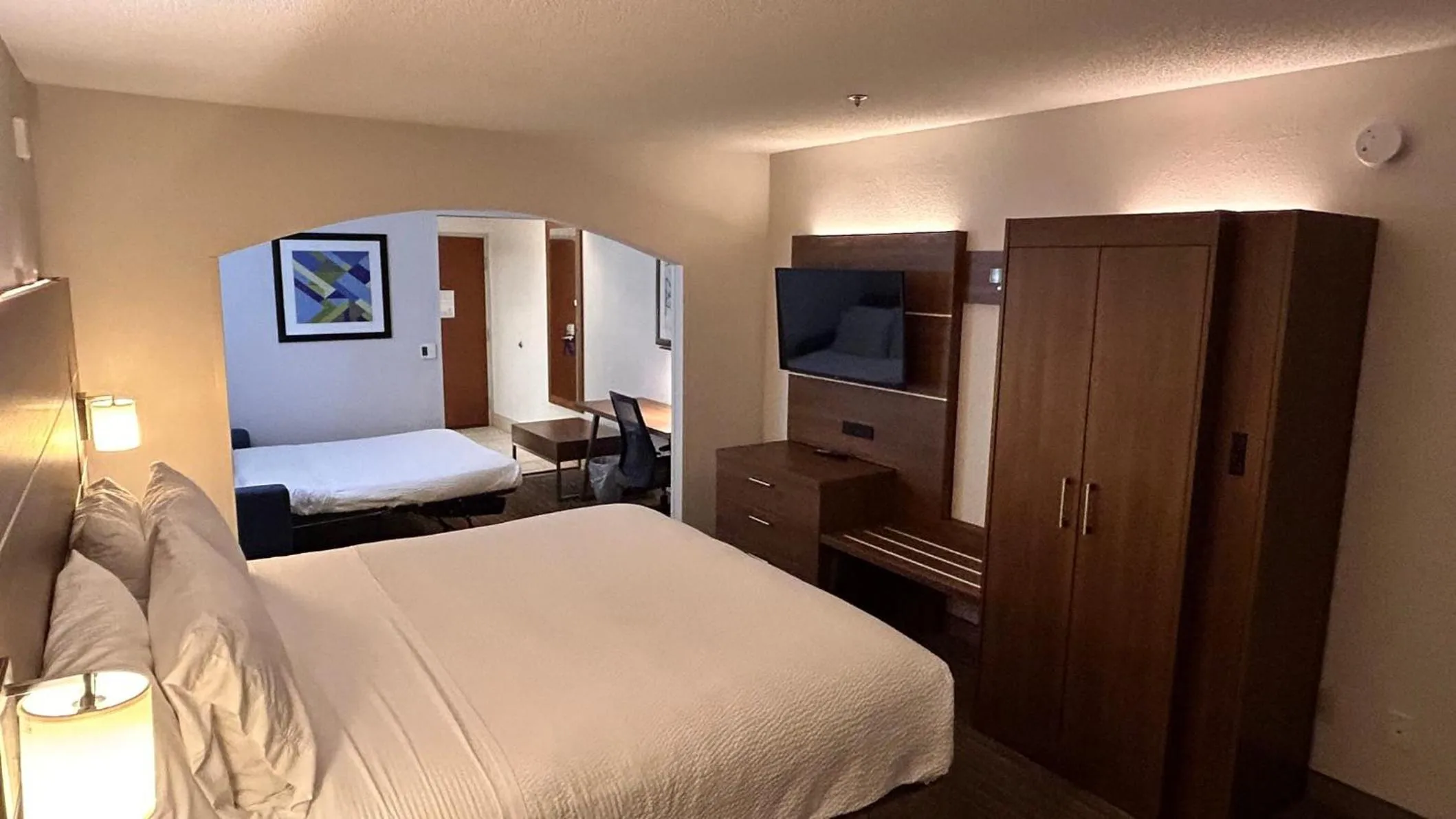 Photo of the whole room, Bed in Holiday Inn Express & Suites Reidsville by IHG