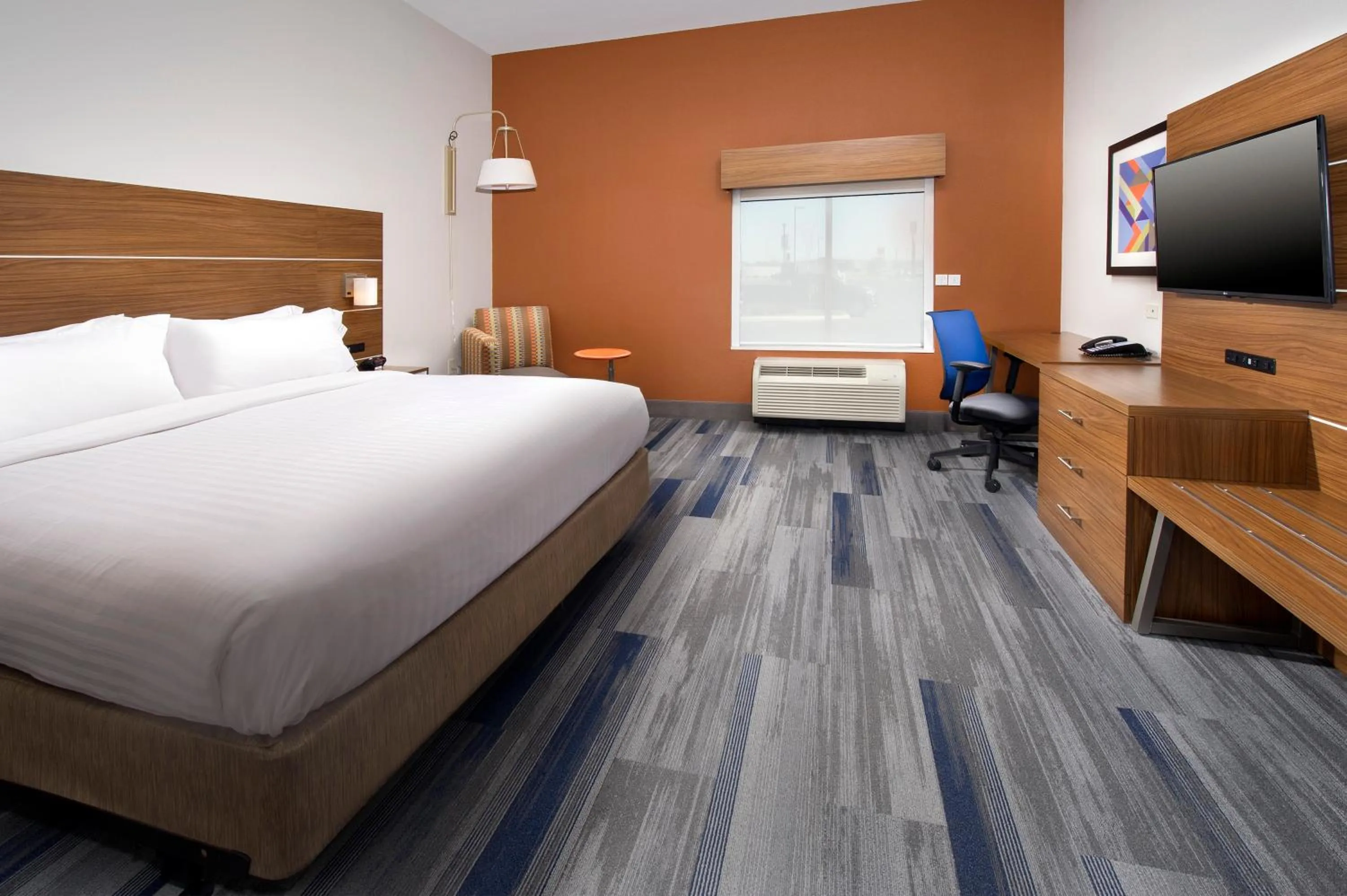 Photo of the whole room, Bed in Holiday Inn Express & Suites New Braunfels by IHG