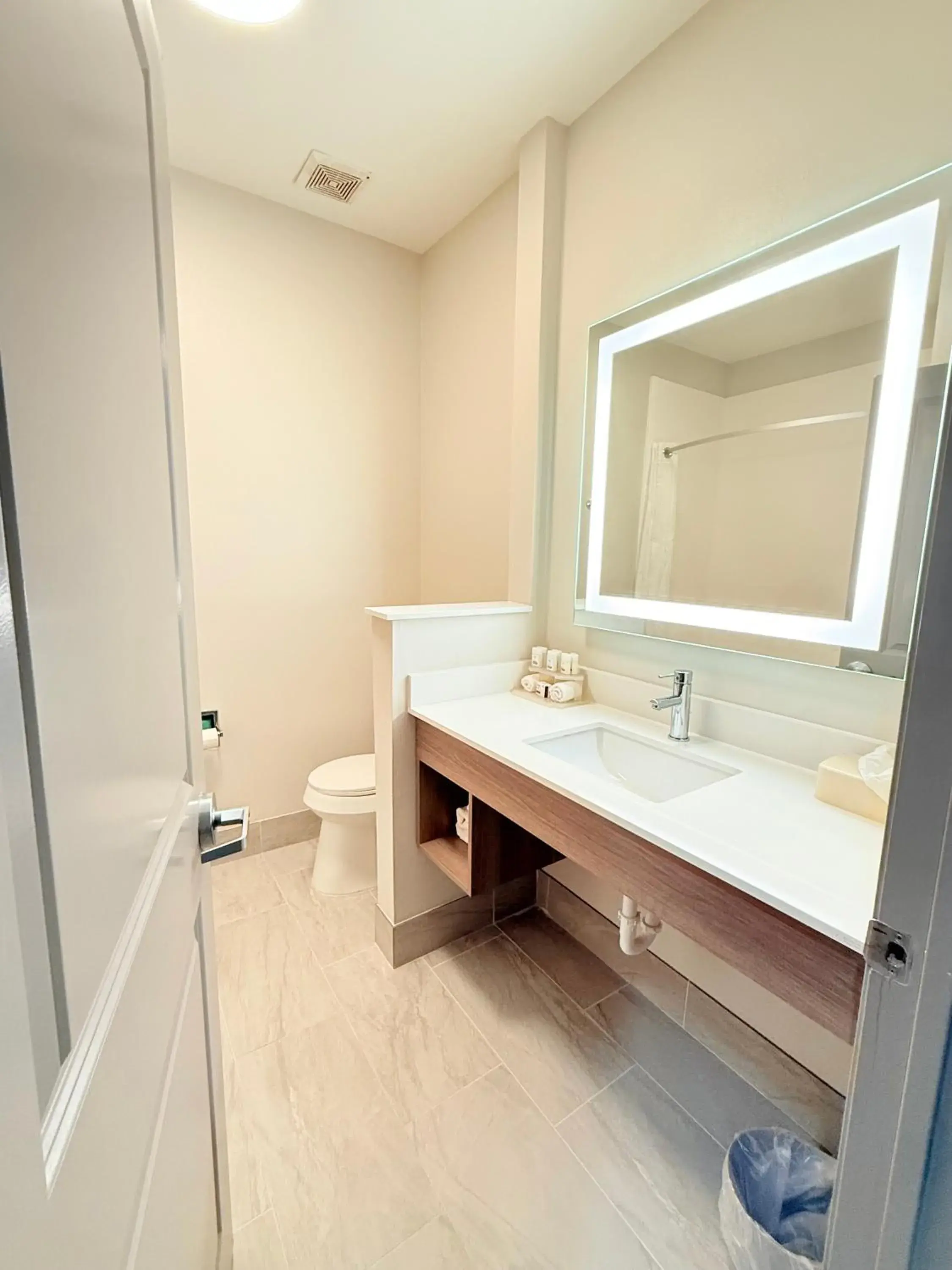 Suite with Two Queen Beds in Holiday Inn Express Kenedy by IHG Suite with Two Queen Beds in Holiday Inn Express Kenedy by IHG