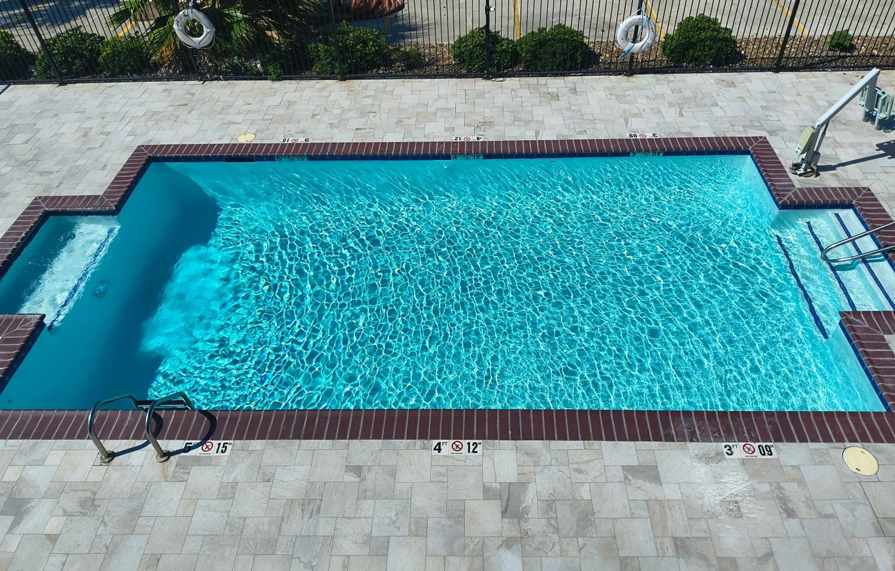 Swimming pool in Holiday Inn Express Kenedy by IHG