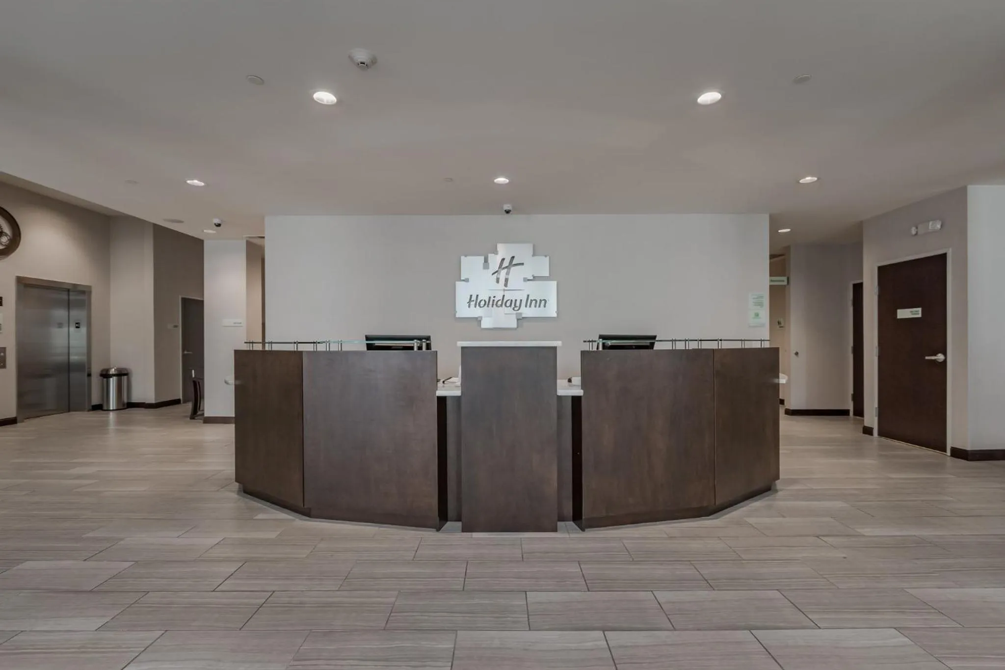 Property building in Holiday Inn Mishawaka by IHG