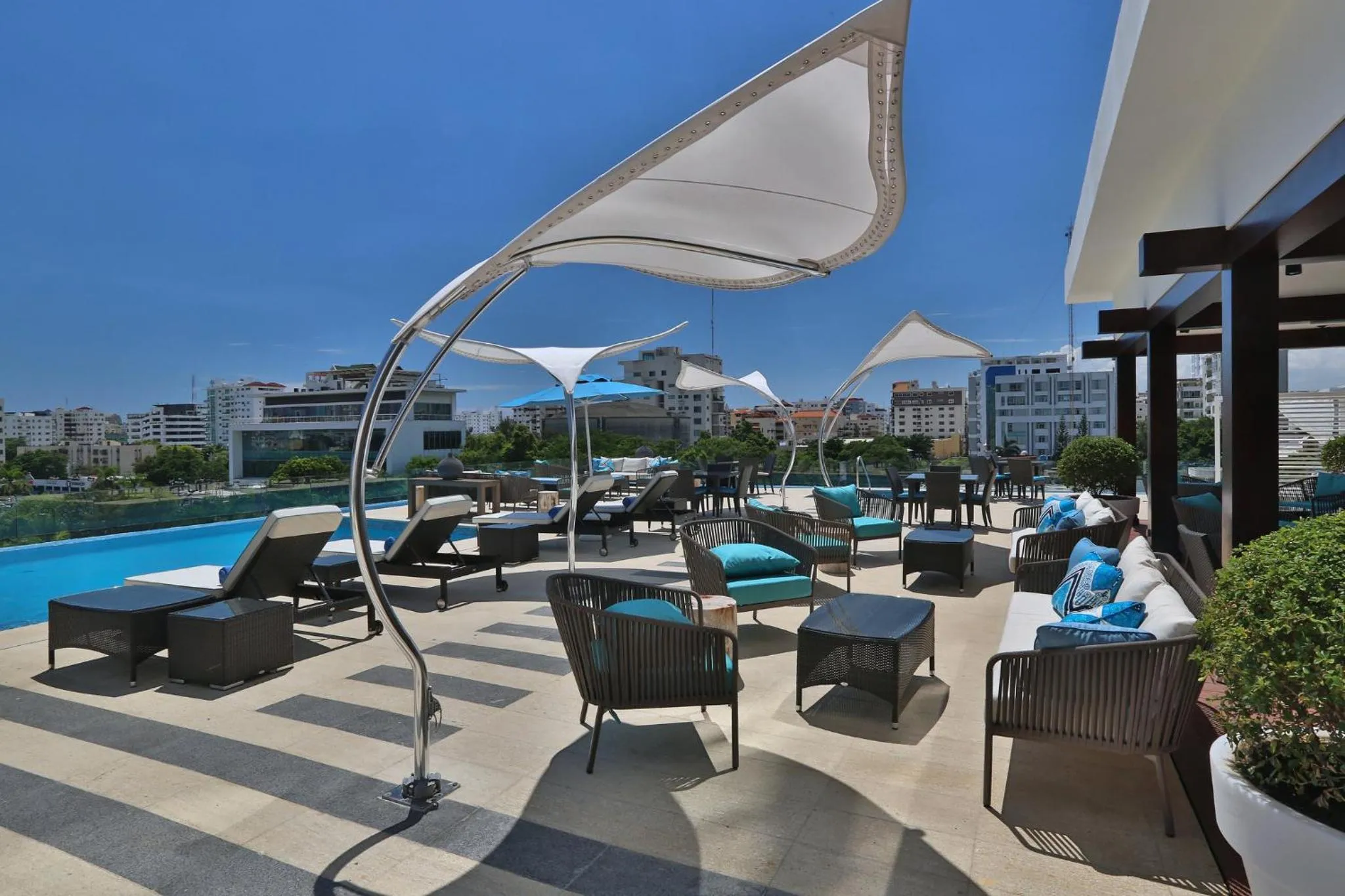 Lounge or bar in InterContinental Real Santo Domingo by IHG