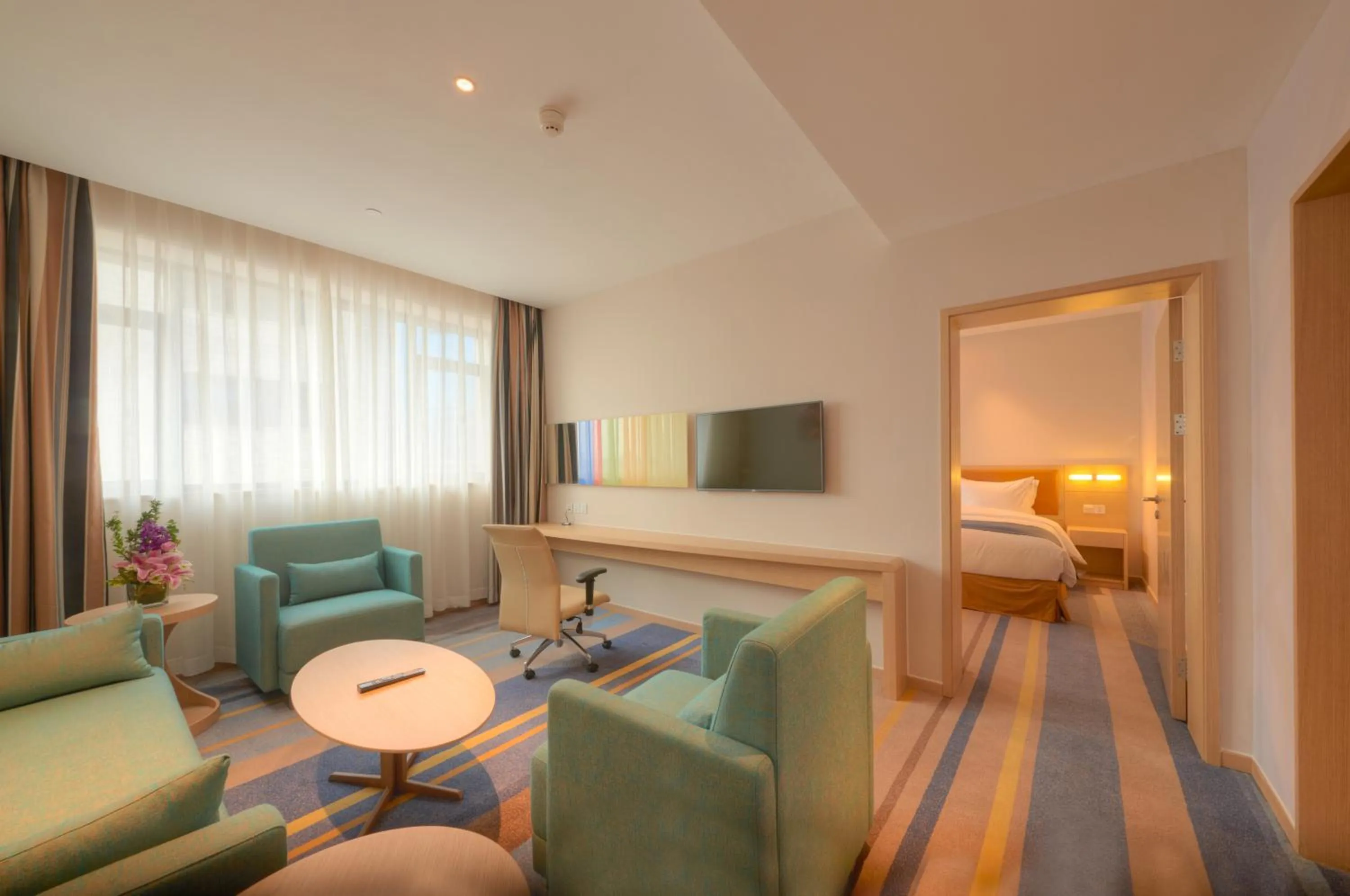 Photo of the whole room, Bed in Holiday Inn Express Shanghai Zhenping by IHG