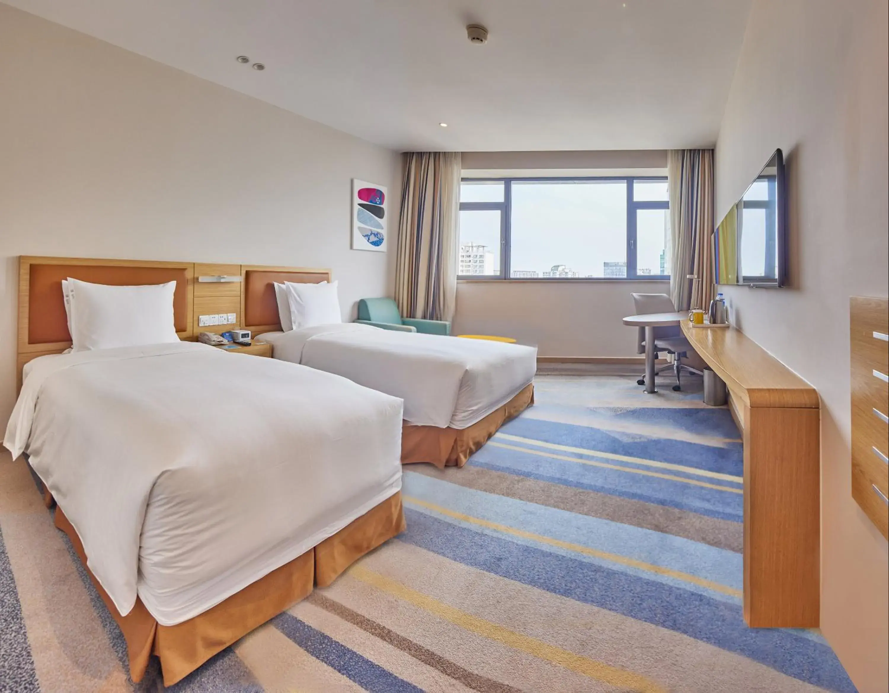 Standard Twin Room with Extra Floor Space in Holiday Inn Express Shanghai Zhenping by IHG Standard Twin Room with Extra Floor Space in Holiday Inn Express Shanghai Zhenping by IHG