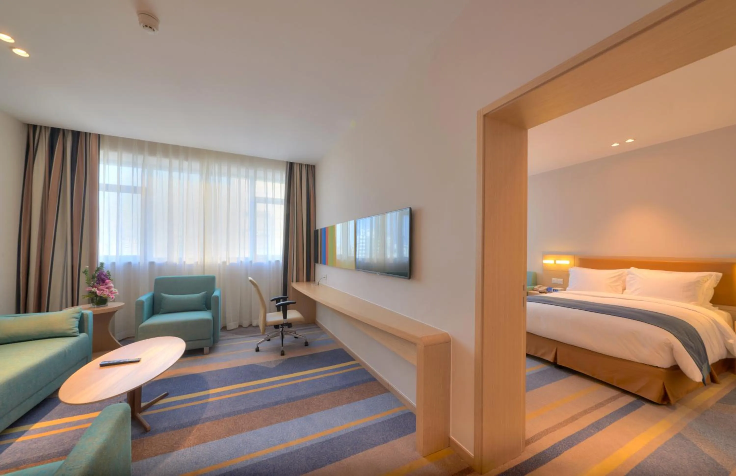 Photo of the whole room, Bed in Holiday Inn Express Shanghai Zhenping by IHG