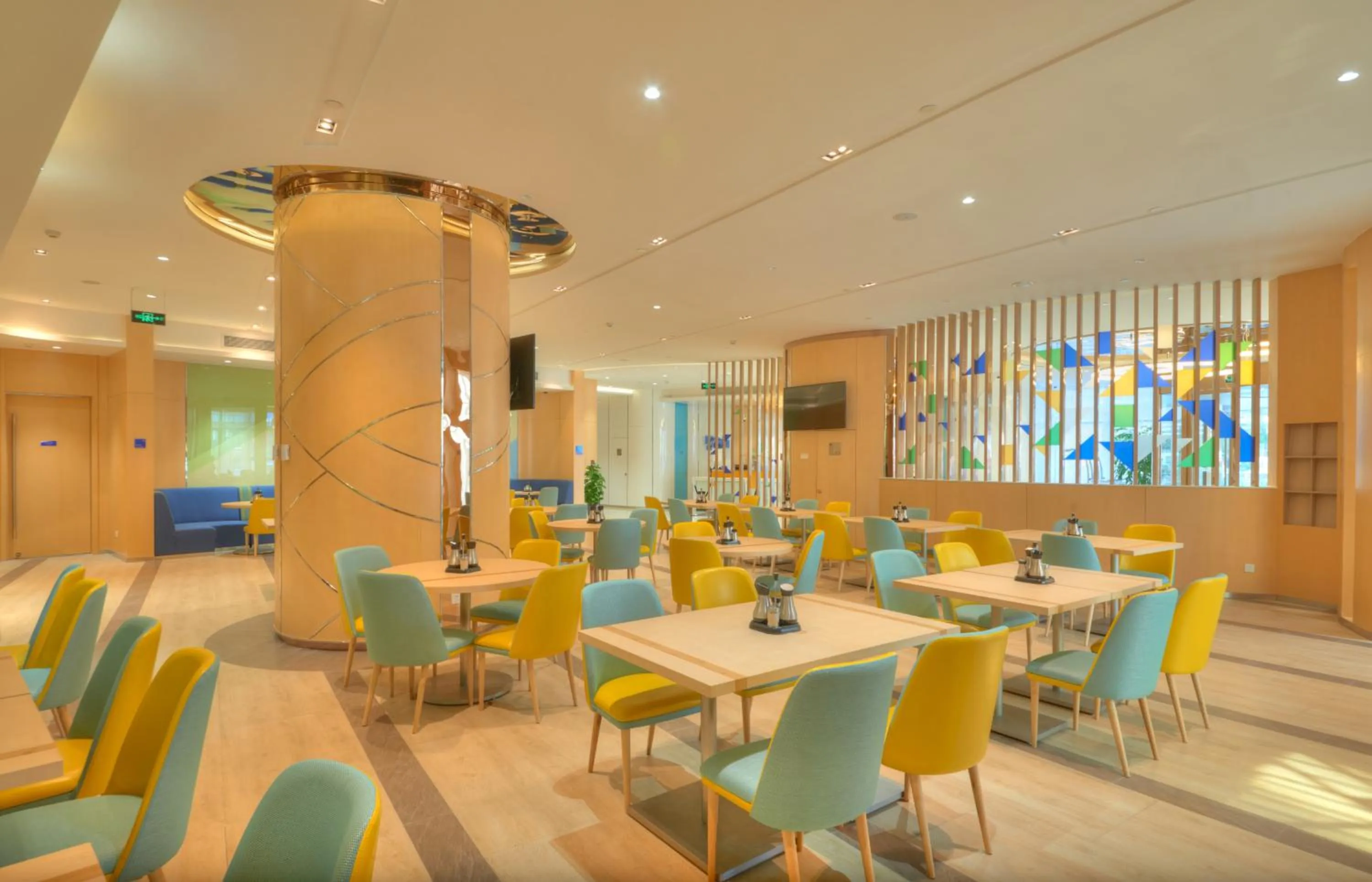 Restaurant/places to eat in Holiday Inn Express Shanghai Zhenping by IHG