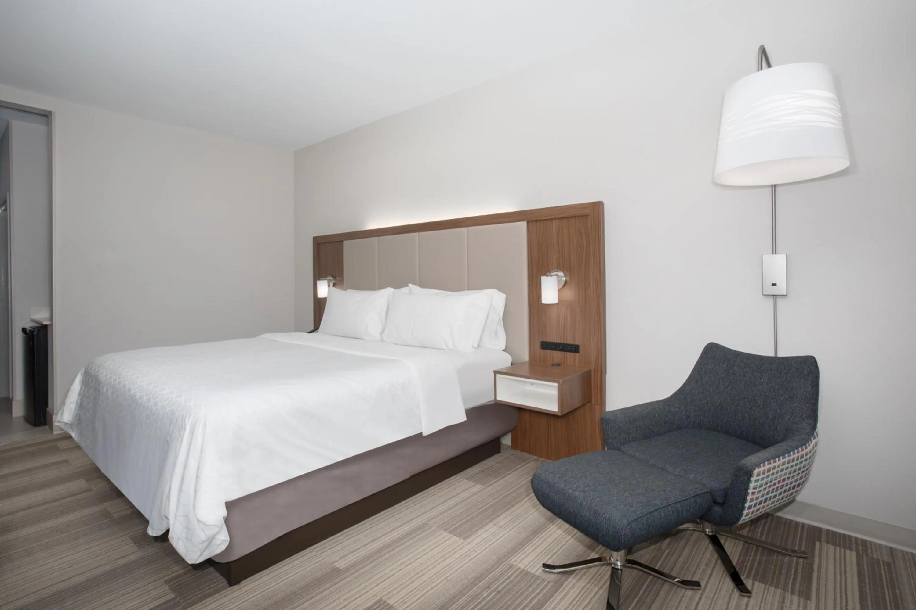 Photo of the whole room, Bed in Holiday Inn Express Slidell by IHG