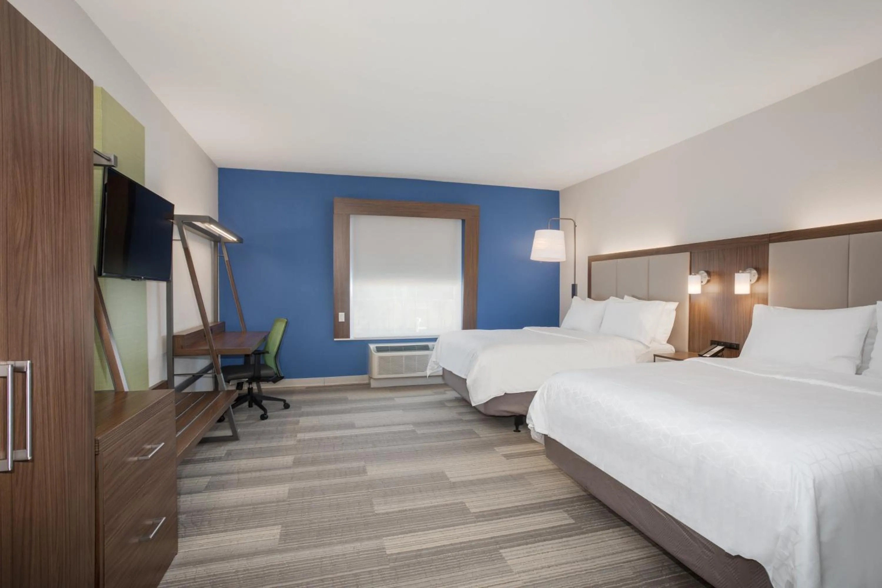 Photo of the whole room, Bed in Holiday Inn Express Slidell by IHG