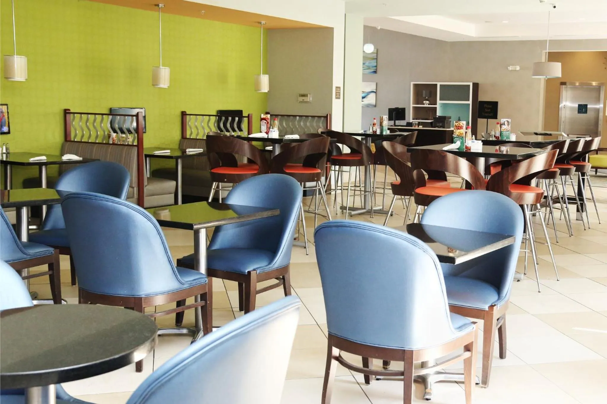 Restaurant/places to eat in Holiday Inn Santee by IHG