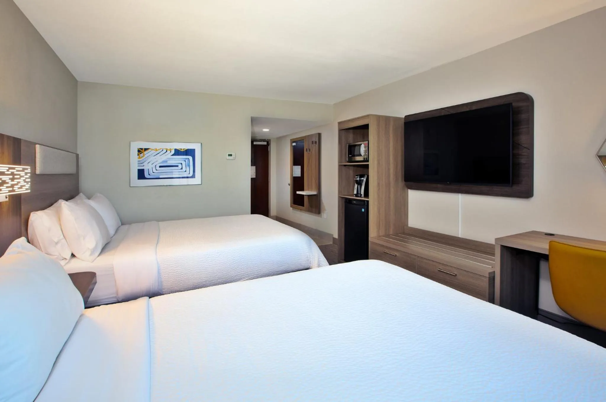 Photo of the whole room, Bed in Holiday Inn Express & Suites I-26 & Us 29 At Westgate Mall by IHG