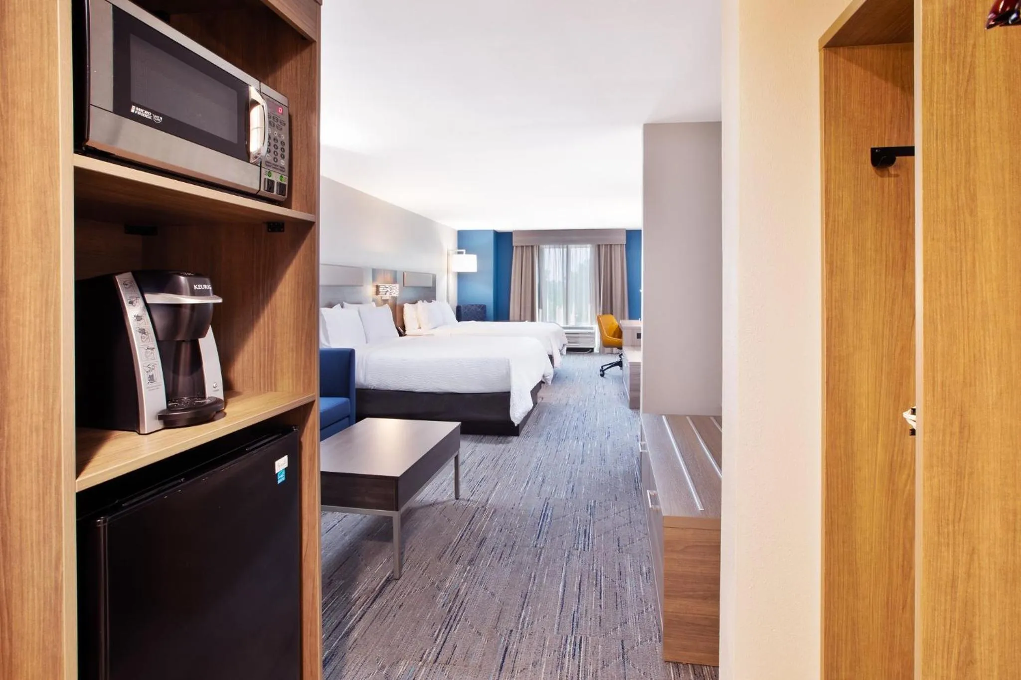 Photo of the whole room, Bed in Holiday Inn Express & Suites I-26 & Us 29 At Westgate Mall by IHG