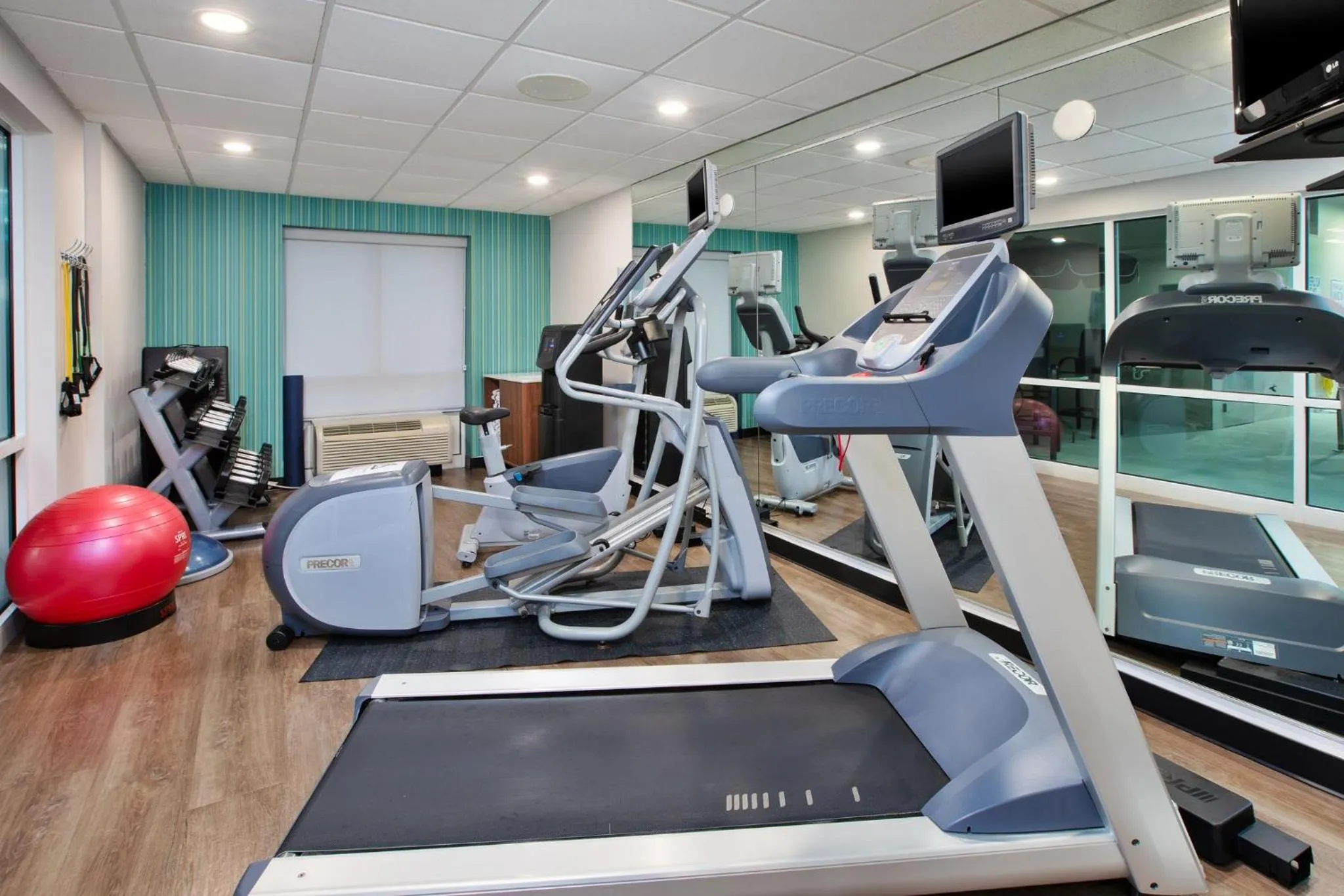 Spa and wellness centre/facilities in Holiday Inn Express & Suites I-26 & Us 29 At Westgate Mall by IHG