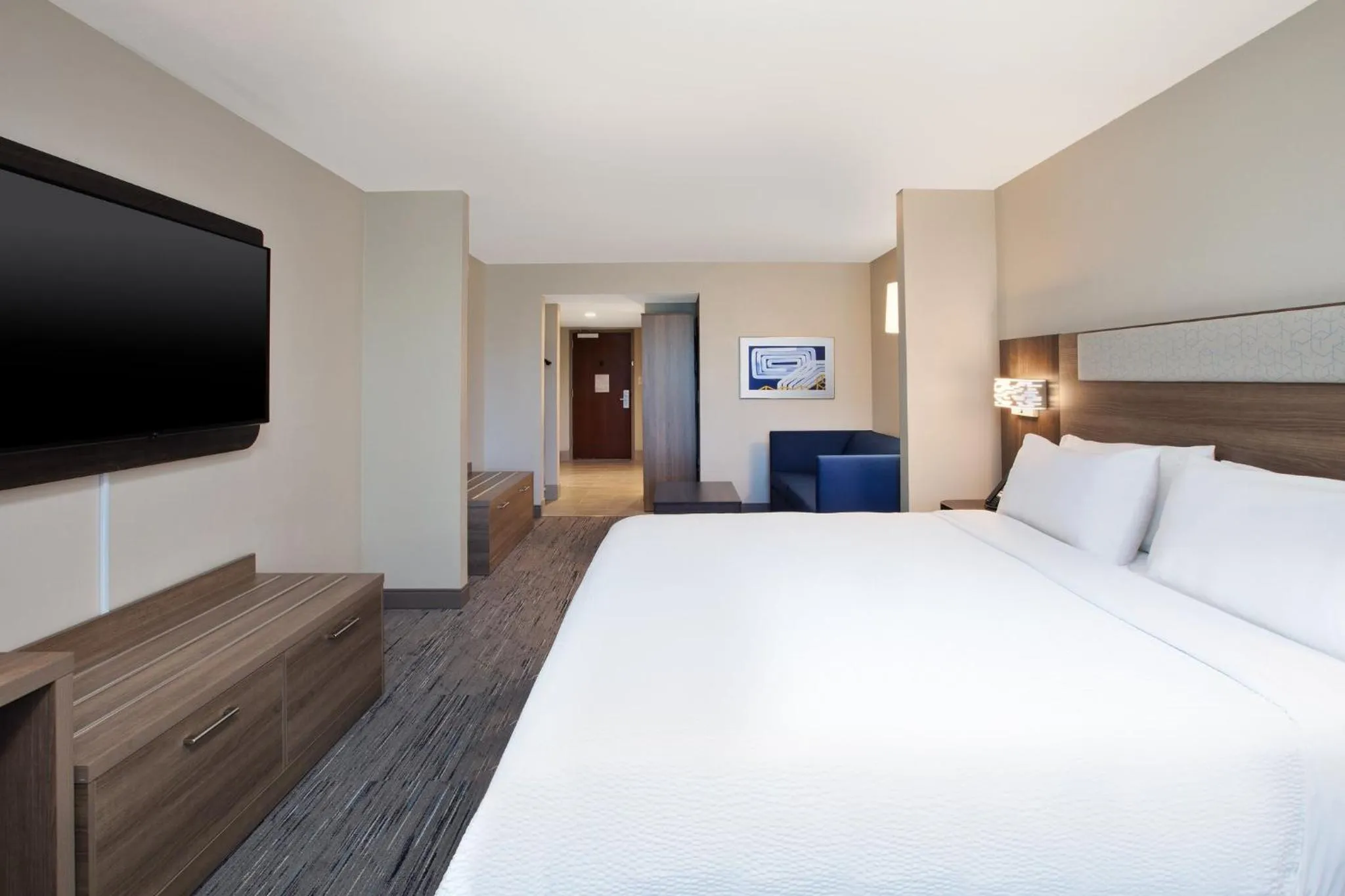 Photo of the whole room, Bed in Holiday Inn Express & Suites I-26 & Us 29 At Westgate Mall by IHG