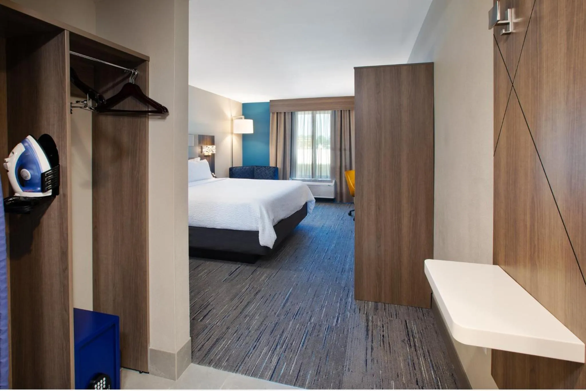 Photo of the whole room, Bed in Holiday Inn Express & Suites I-26 & Us 29 At Westgate Mall by IHG