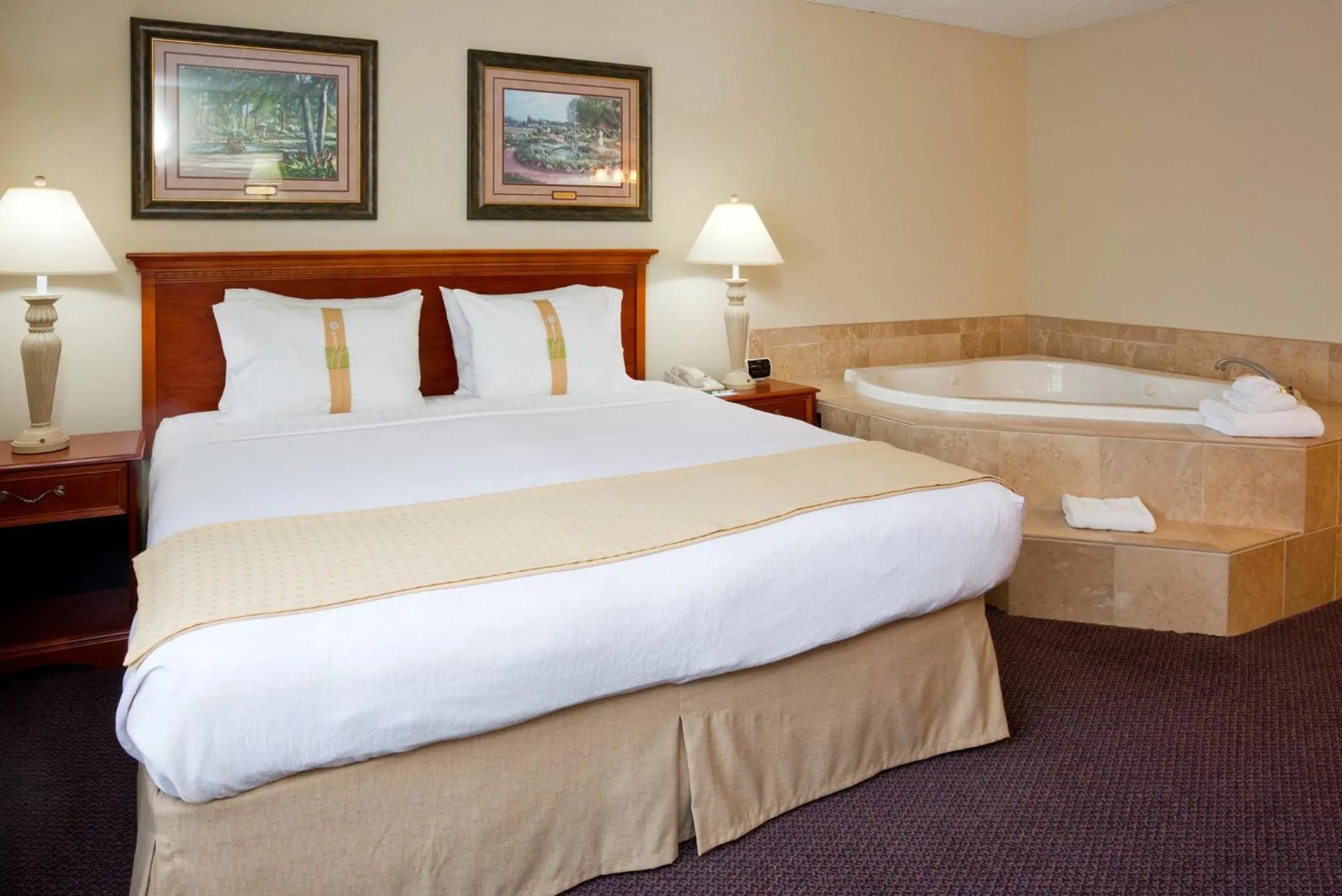 Photo of the whole room, Bed in Holiday Inn & Suites St. Cloud by IHG