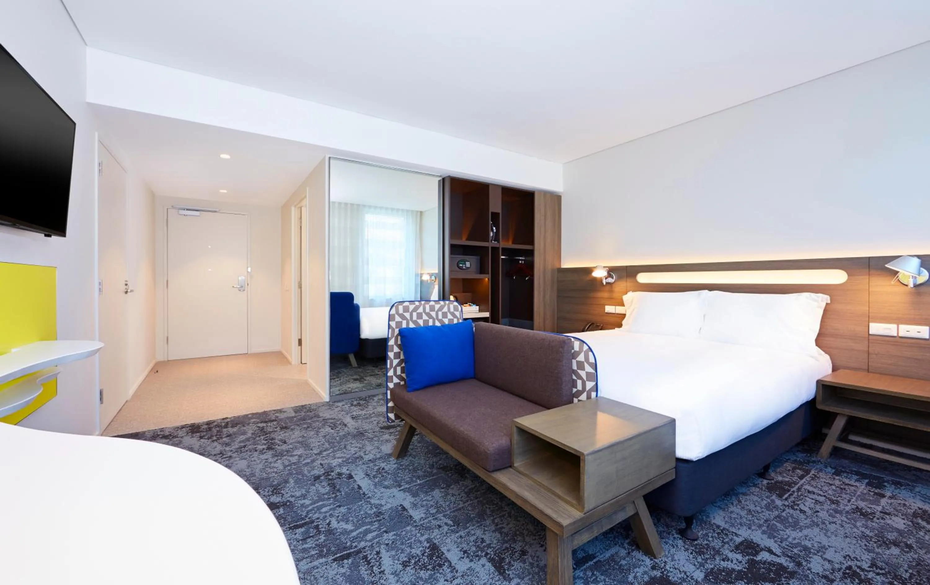Photo of the whole room, Bed in Holiday Inn Express Sydney Macquarie Park by IHG