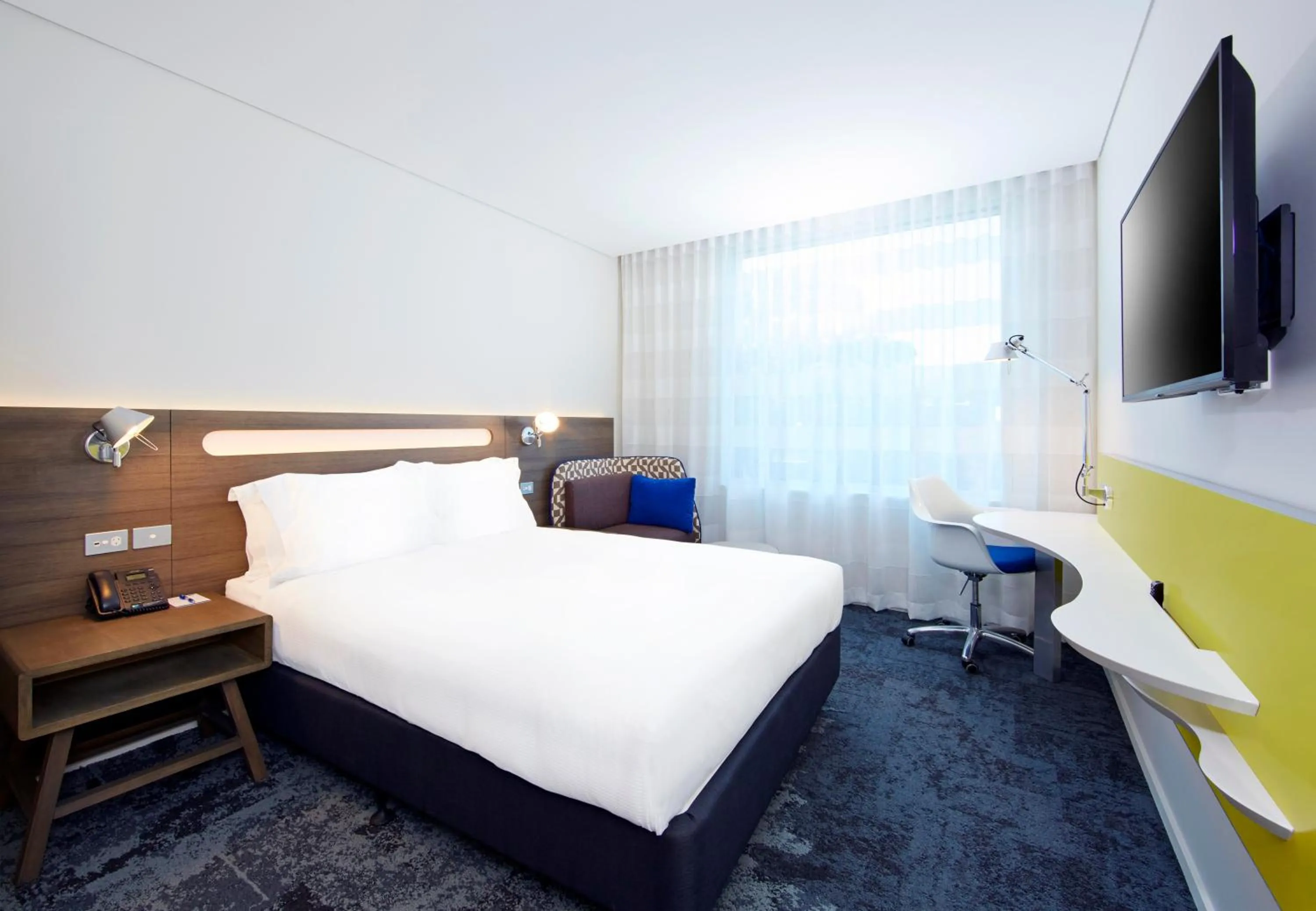 Photo of the whole room, Bed in Holiday Inn Express Sydney Macquarie Park by IHG