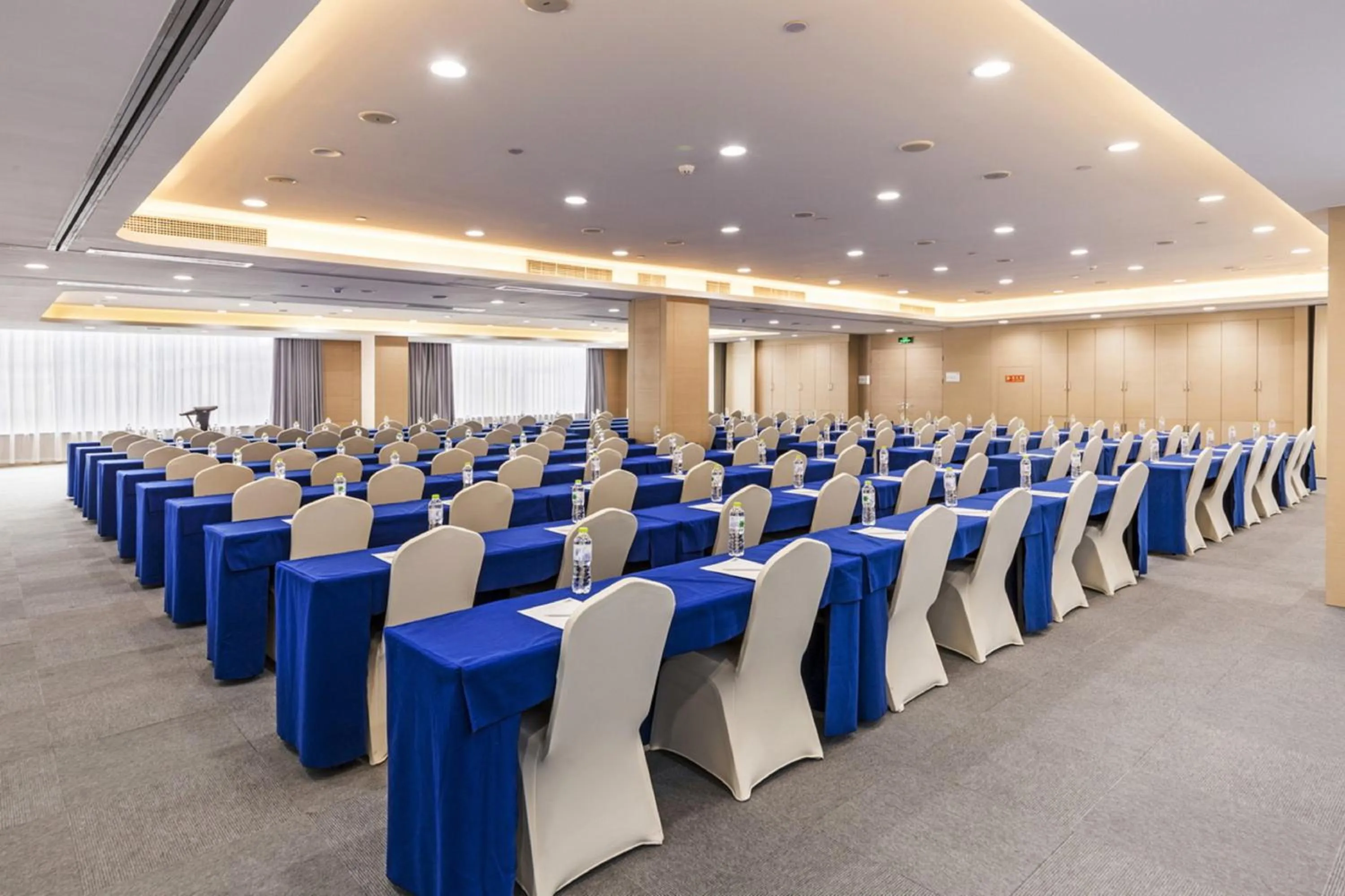 Meeting/conference room in Holiday Inn Express Jinan High-Tech Zone by IHG