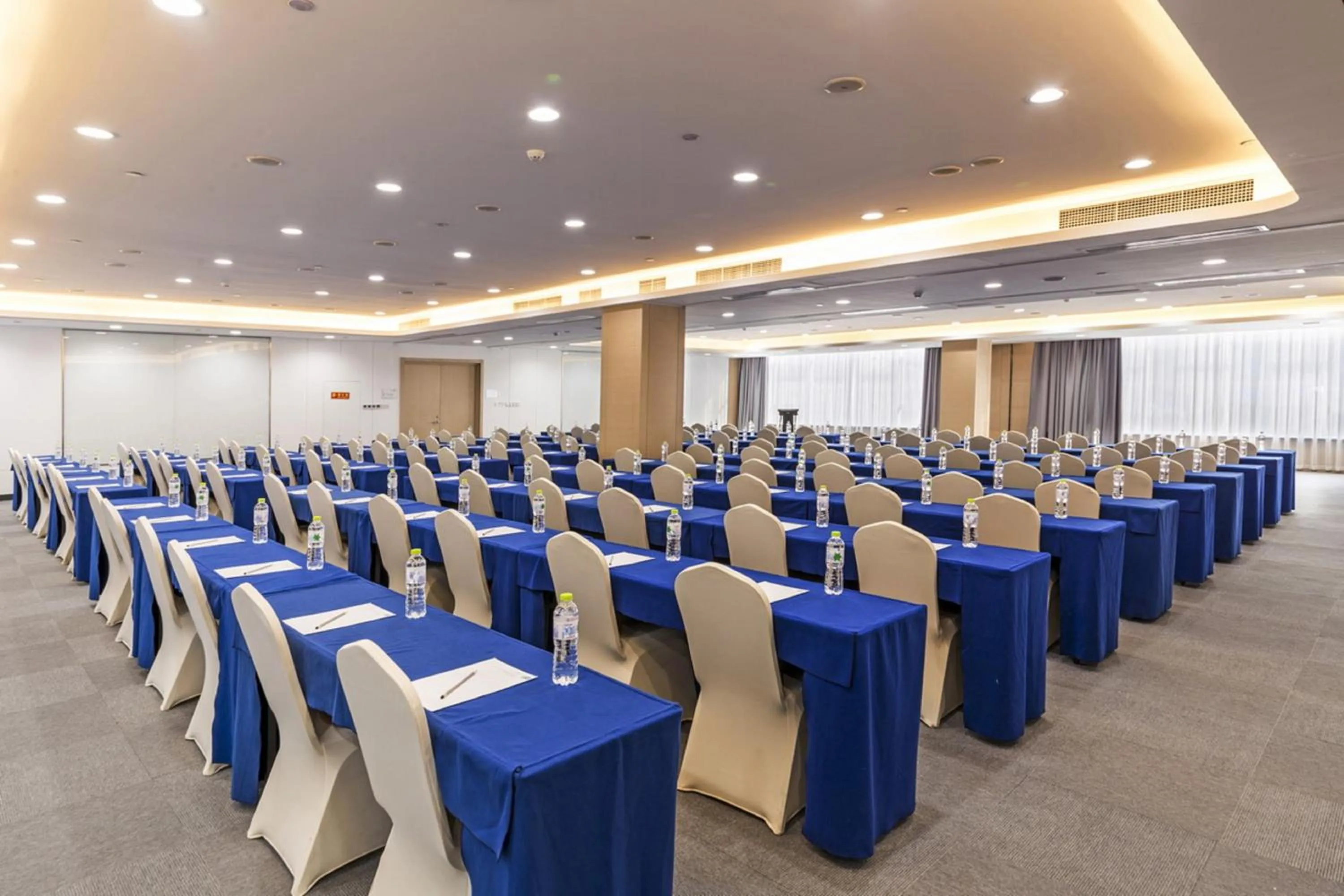 Meeting/conference room in Holiday Inn Express Jinan High-Tech Zone by IHG