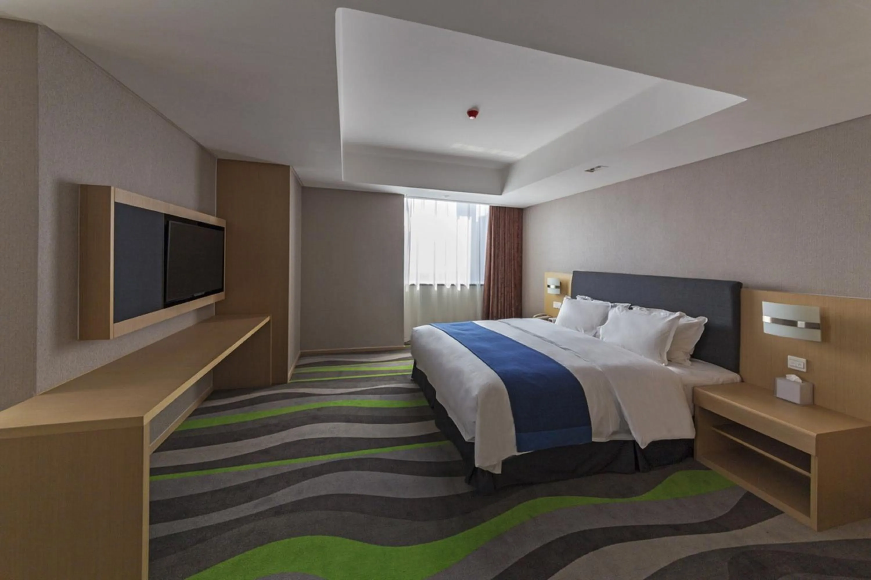 Photo of the whole room, Bed in Holiday Inn Express Jinan High-Tech Zone by IHG