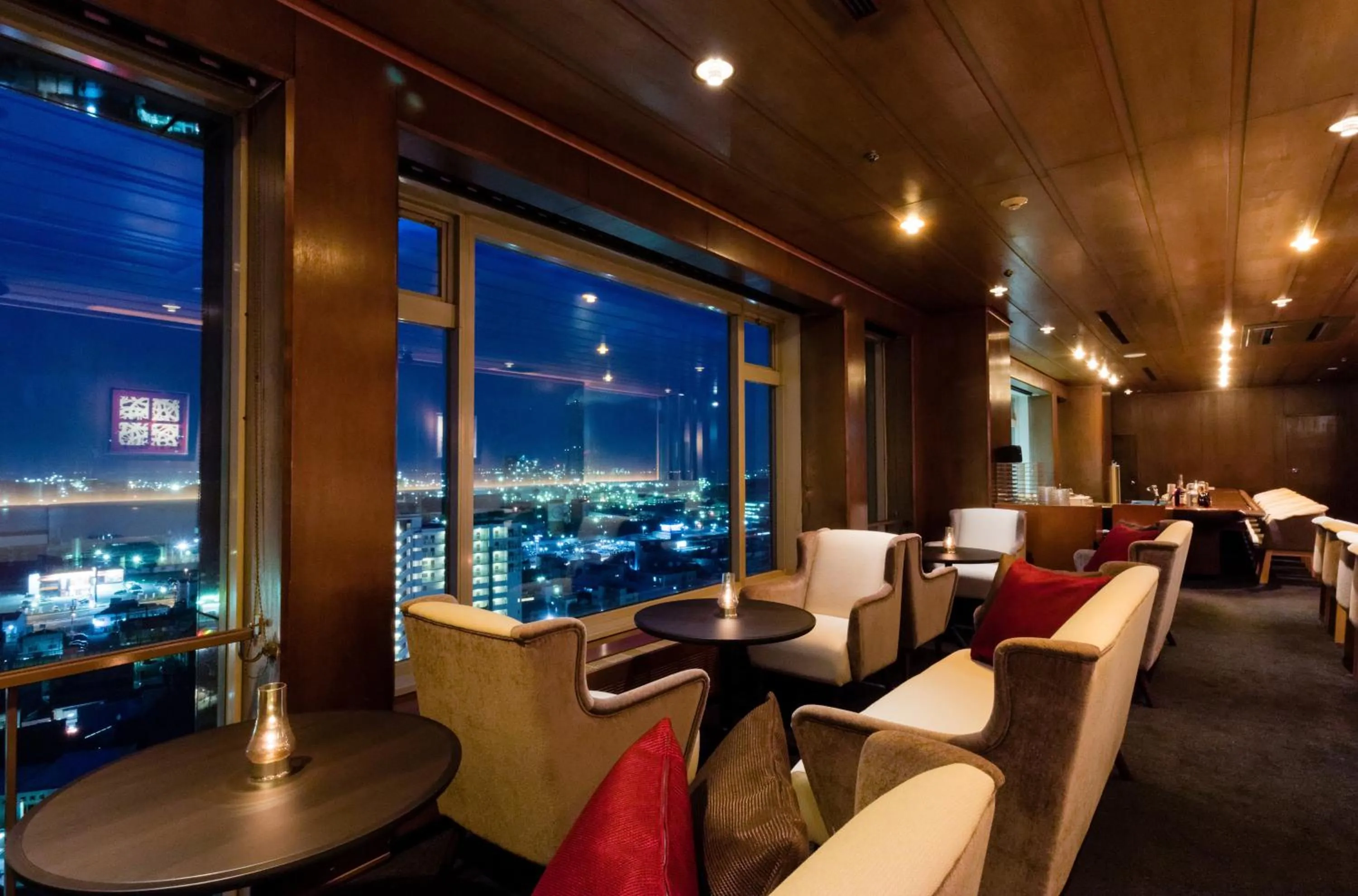 Lounge or bar, Lounge/Bar in ANA Crowne Plaza Ube, an IHG Hotel