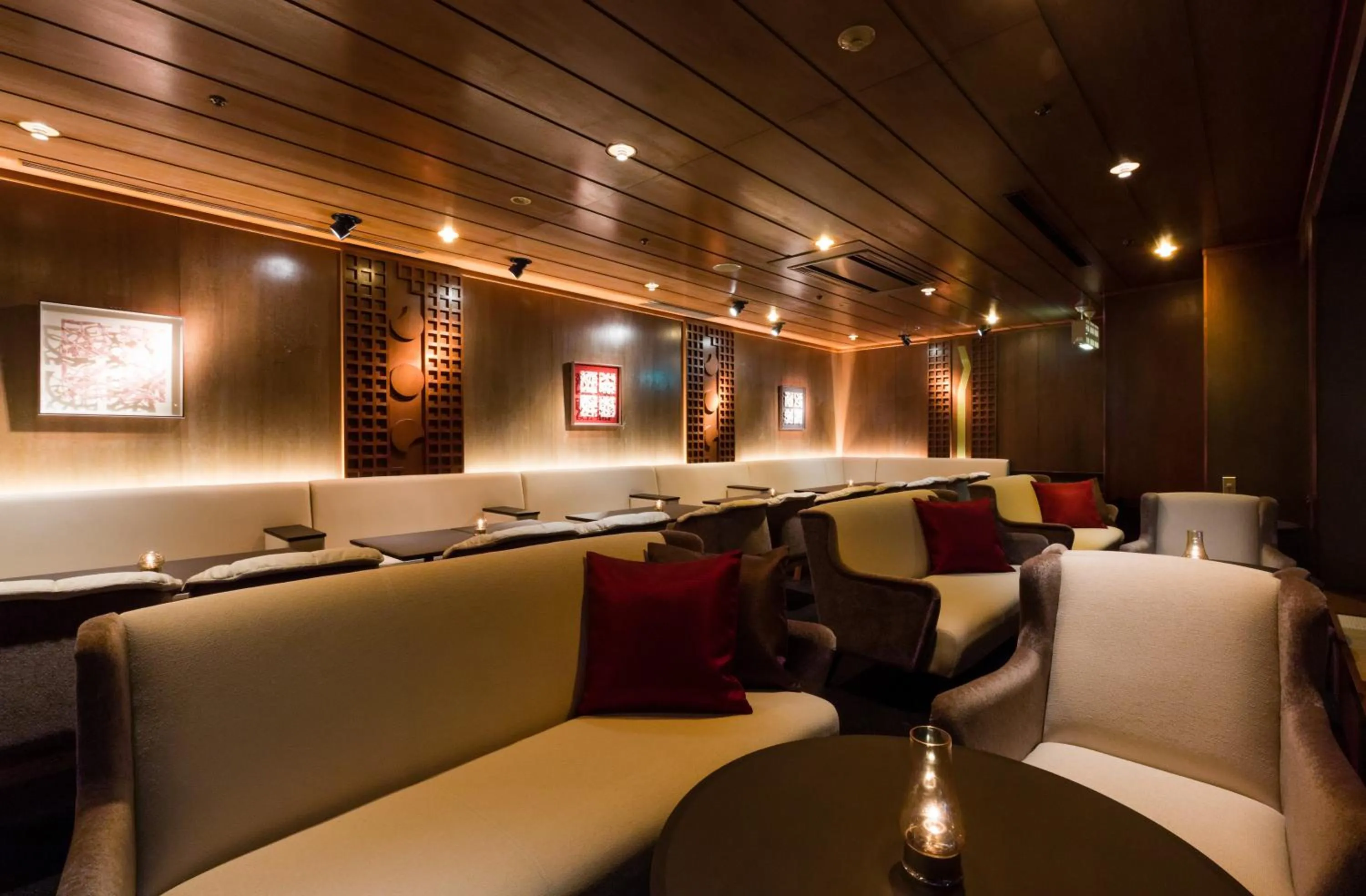 Lounge or bar, Lounge/Bar in ANA Crowne Plaza Ube, an IHG Hotel