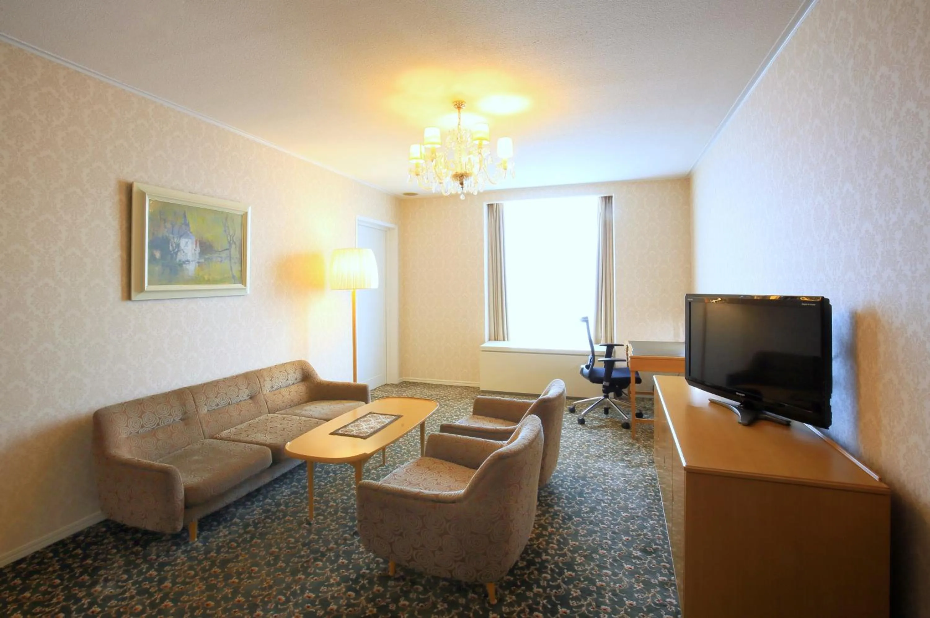 Photo of the whole room, Seating Area in ANA Crowne Plaza Ube, an IHG Hotel