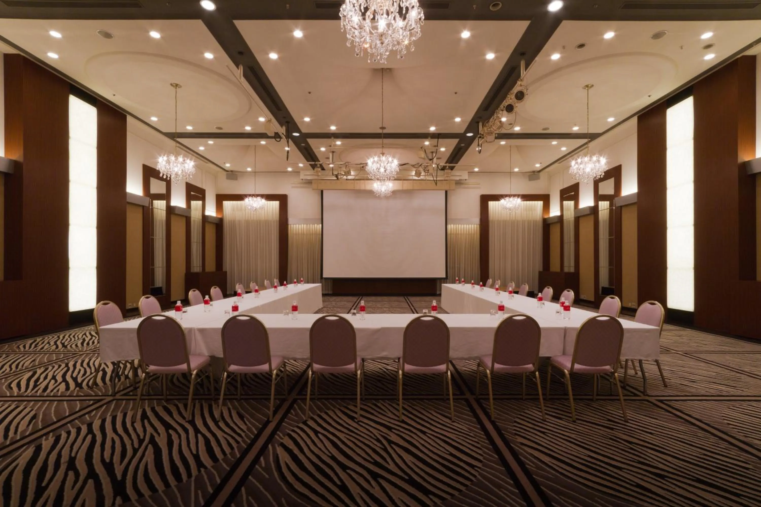 Meeting/conference room in ANA Crowne Plaza Ube, an IHG Hotel
