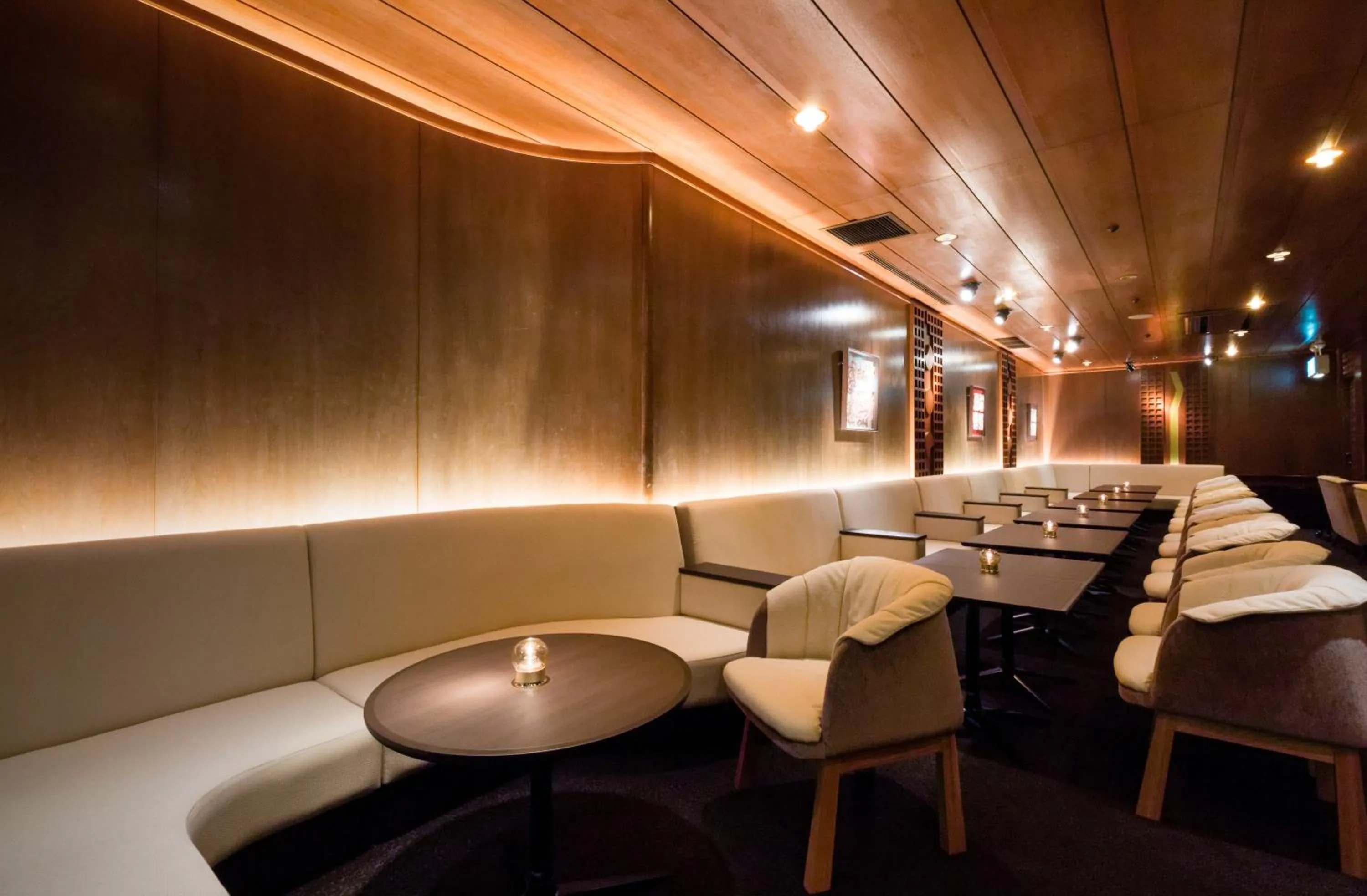 Lounge or bar in ANA Crowne Plaza Ube, an IHG Hotel