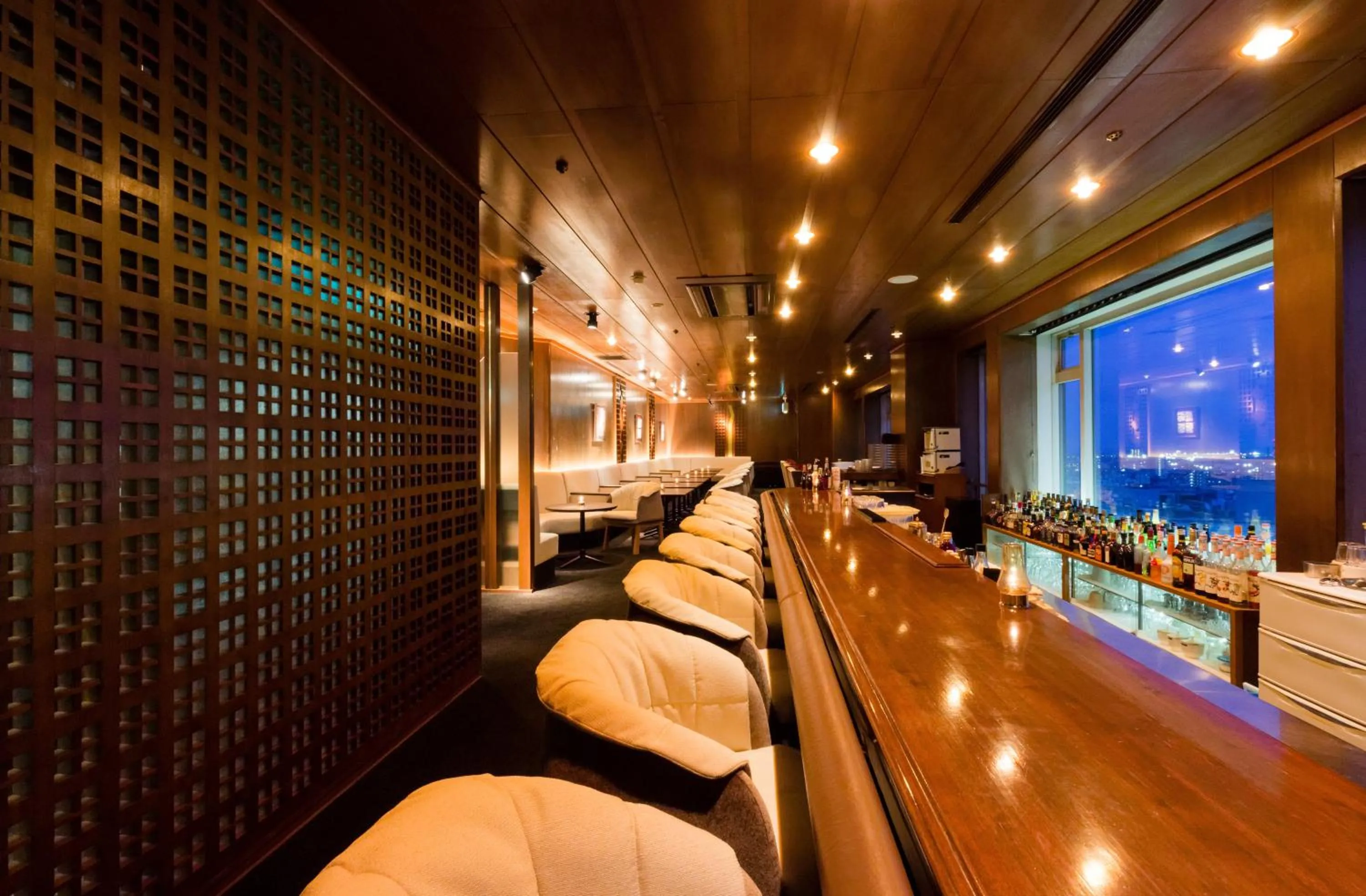 Lounge or bar in ANA Crowne Plaza Ube, an IHG Hotel