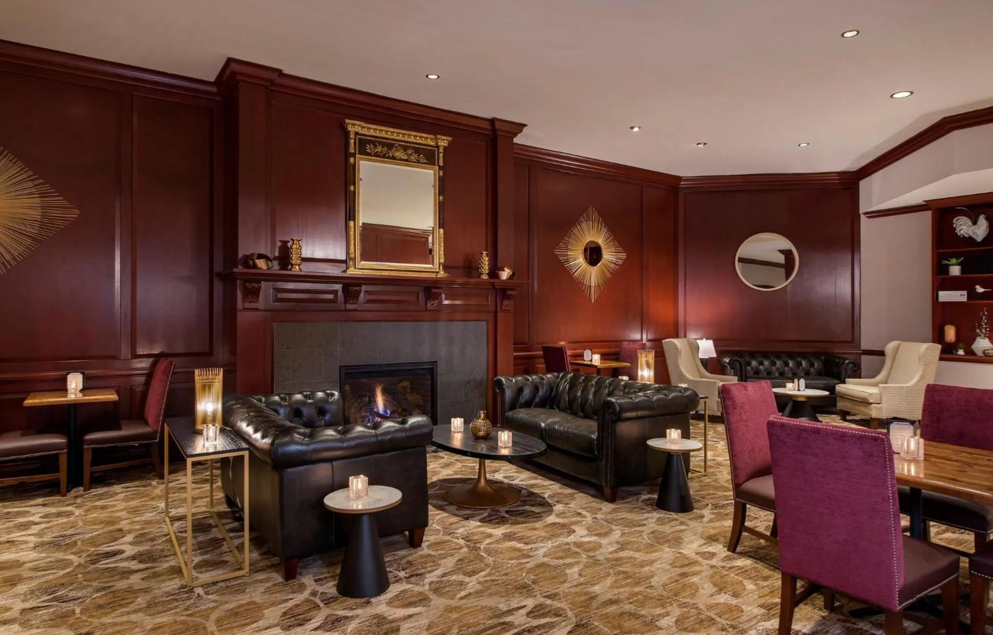 Lounge or bar in Crowne Plaza Providence-Warwick (Airport) by IHG