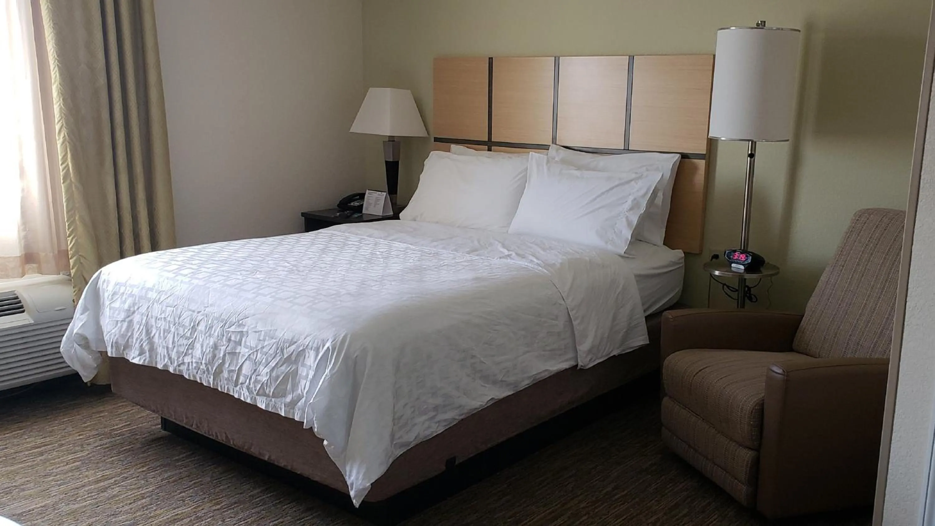 Photo of the whole room, Bed in Candlewood Suites Woodward by IHG