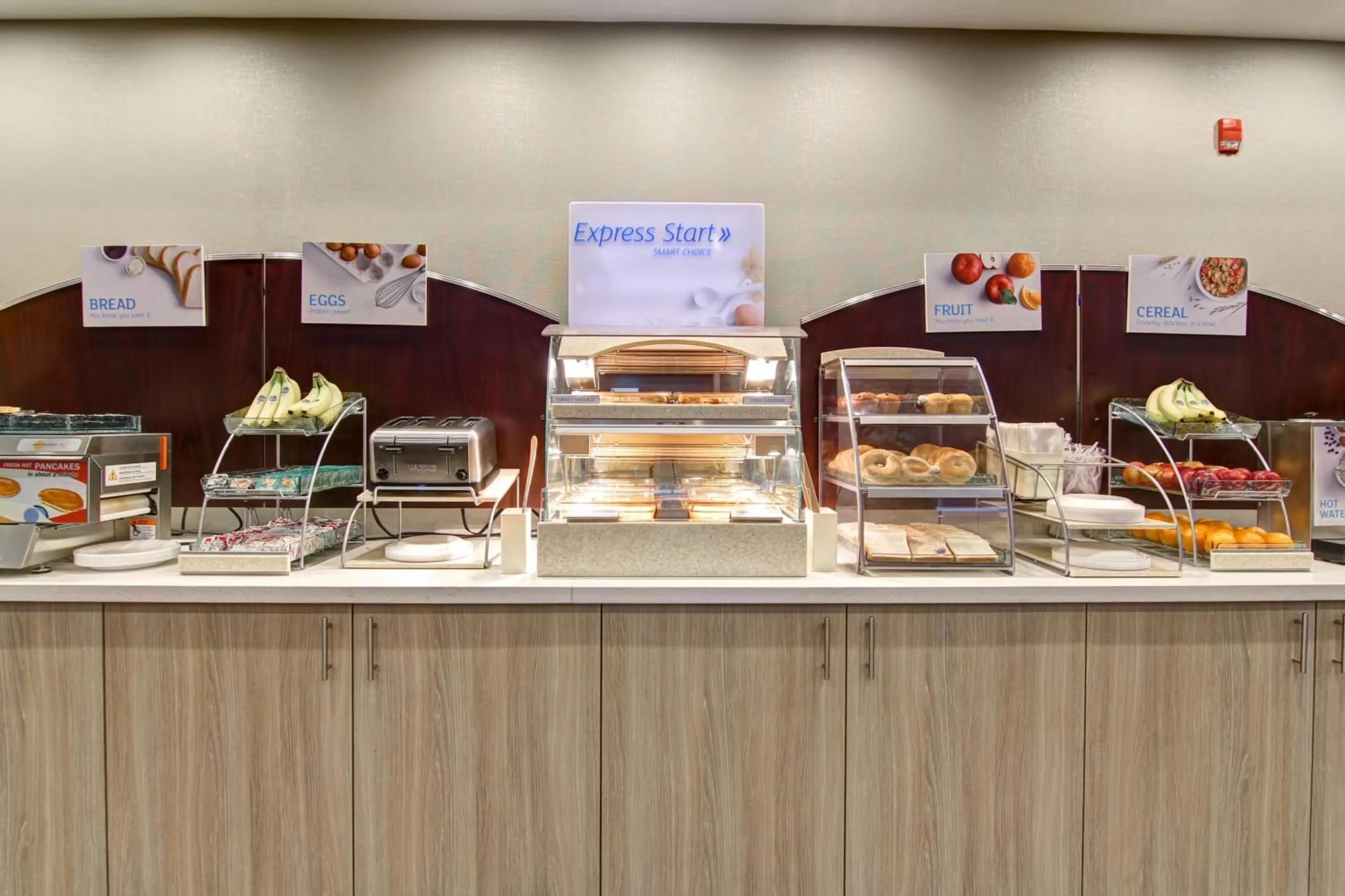Breakfast in Holiday Inn Express & Suites Oshawa Downtown - Toronto Area by IHG