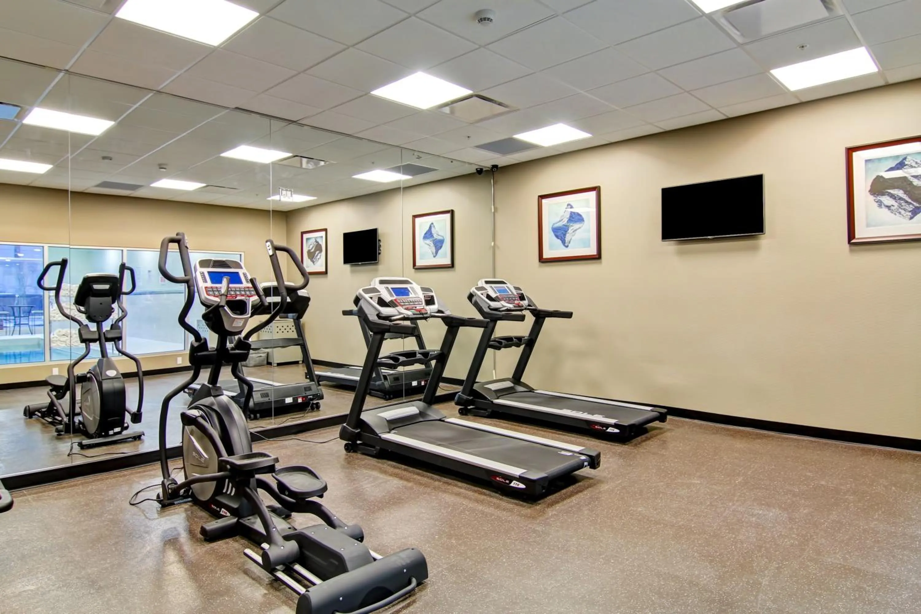 Fitness centre/facilities in Holiday Inn Express & Suites Oshawa Downtown - Toronto Area by IHG