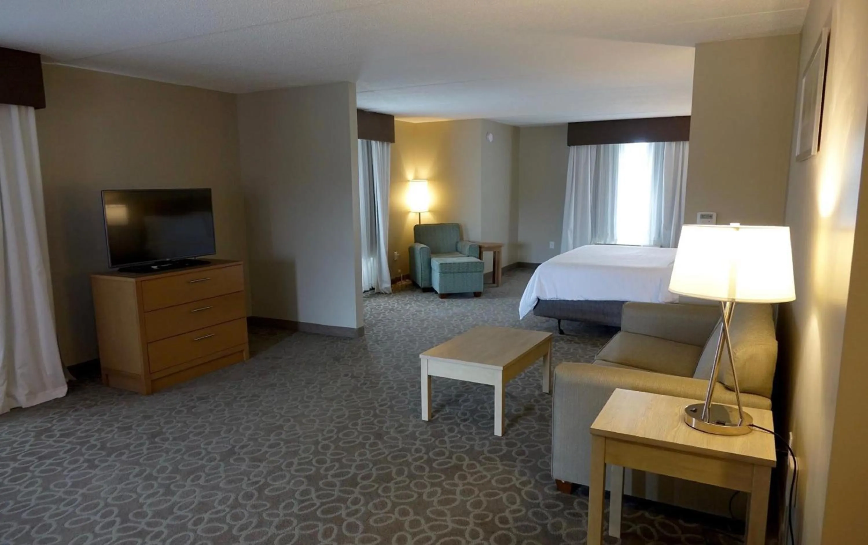 Meeting/conference room, Bed in Holiday Inn Express & Suites Oshawa Downtown - Toronto Area by IHG