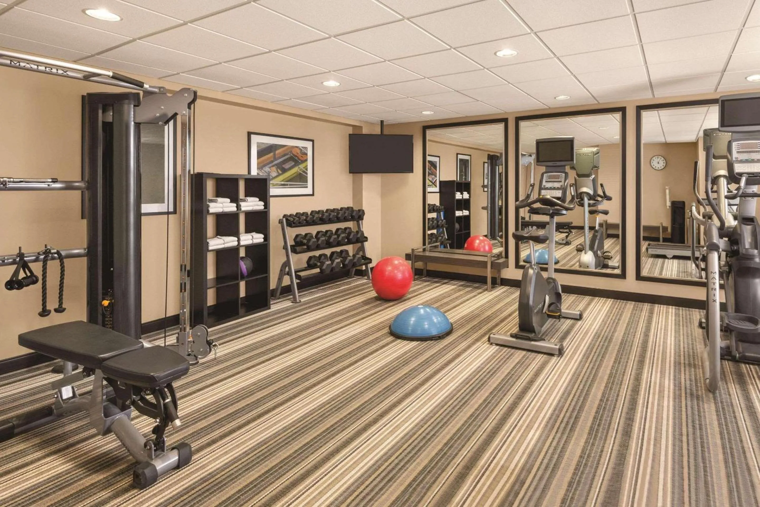 Fitness centre/facilities in Park Inn by Radisson, Calgary Airport North, AB