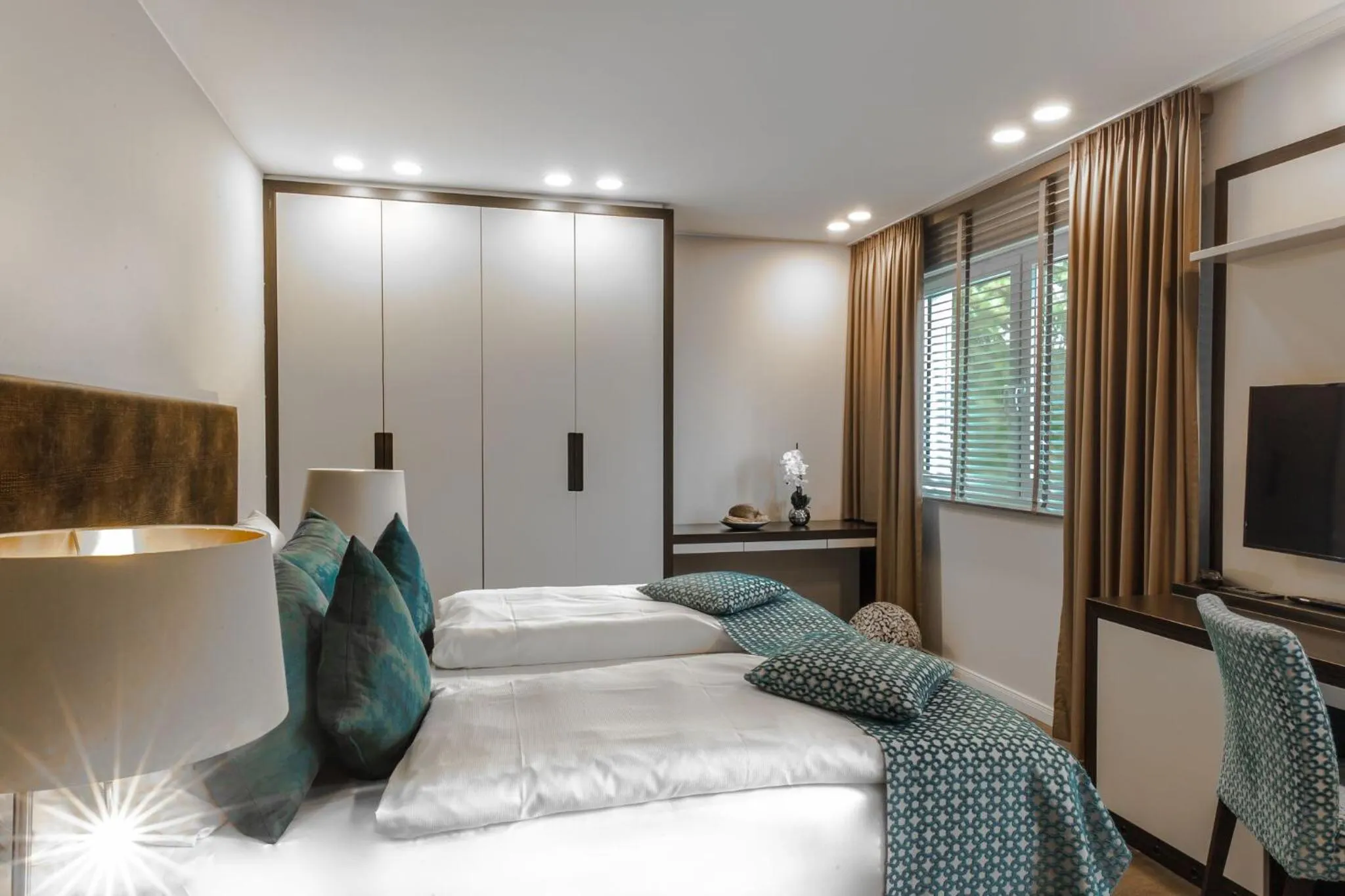 Living room, Bed in Strandhotel Luv