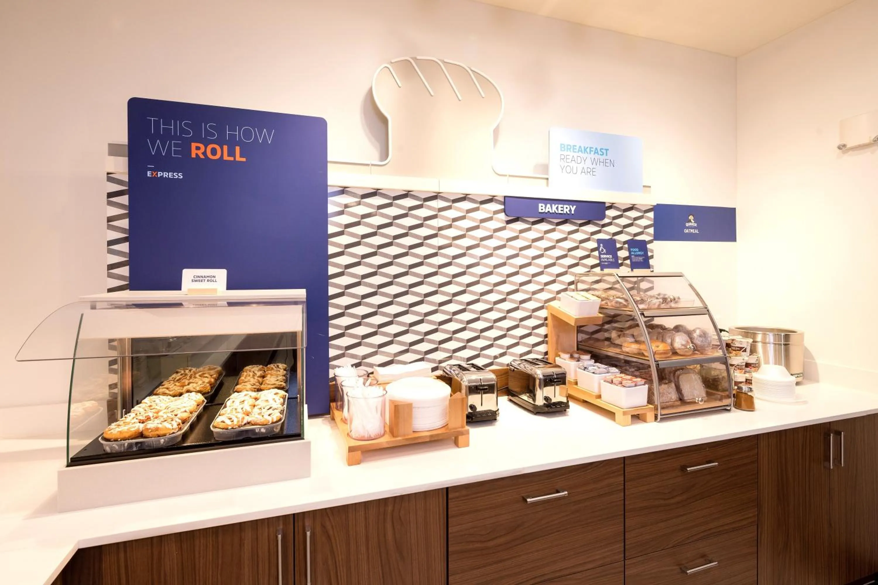 Breakfast in Holiday Inn Express & Suites Alpena - Downtown by IHG