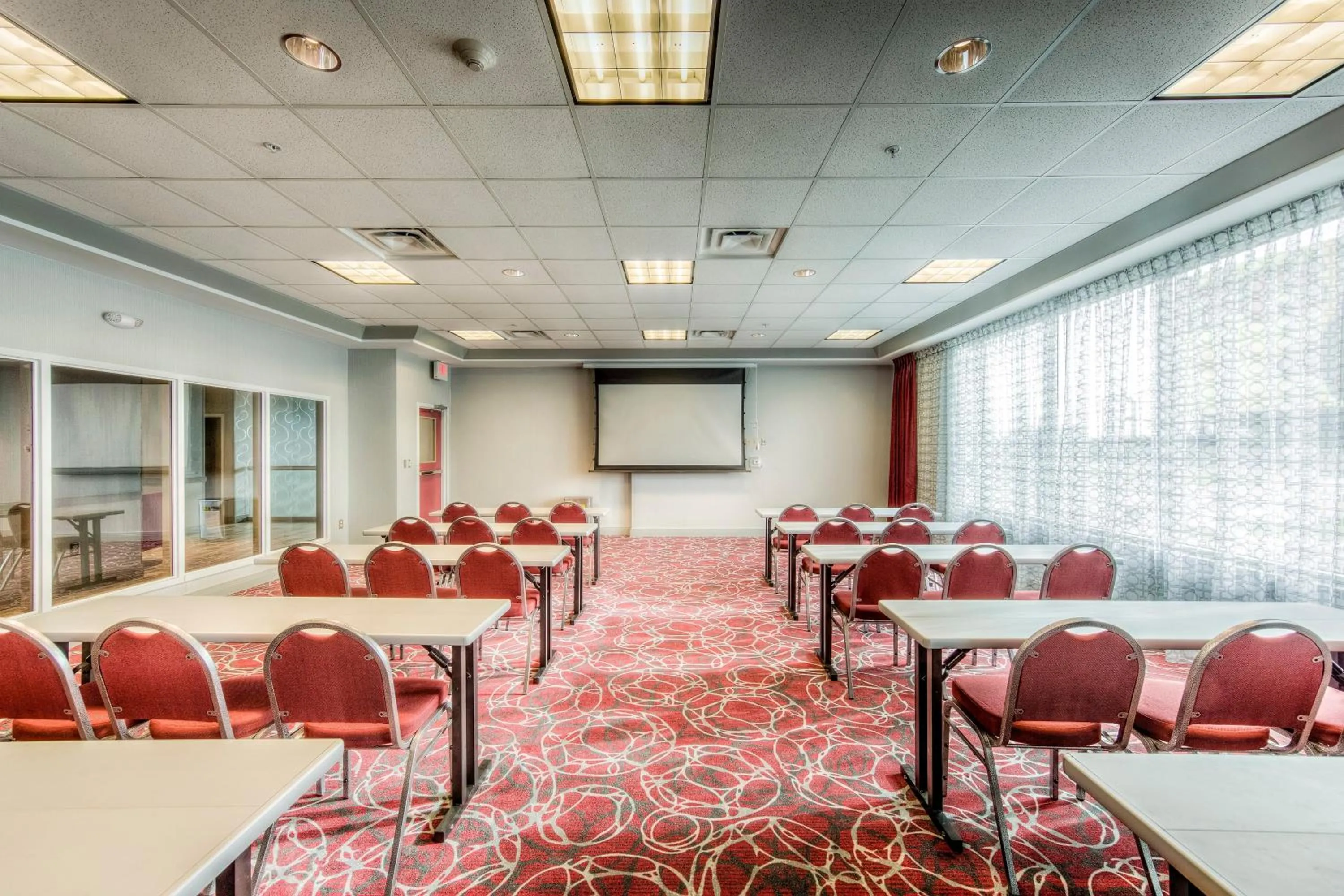 Meeting/conference room in Staybridge Suites - University Area OSU by IHG