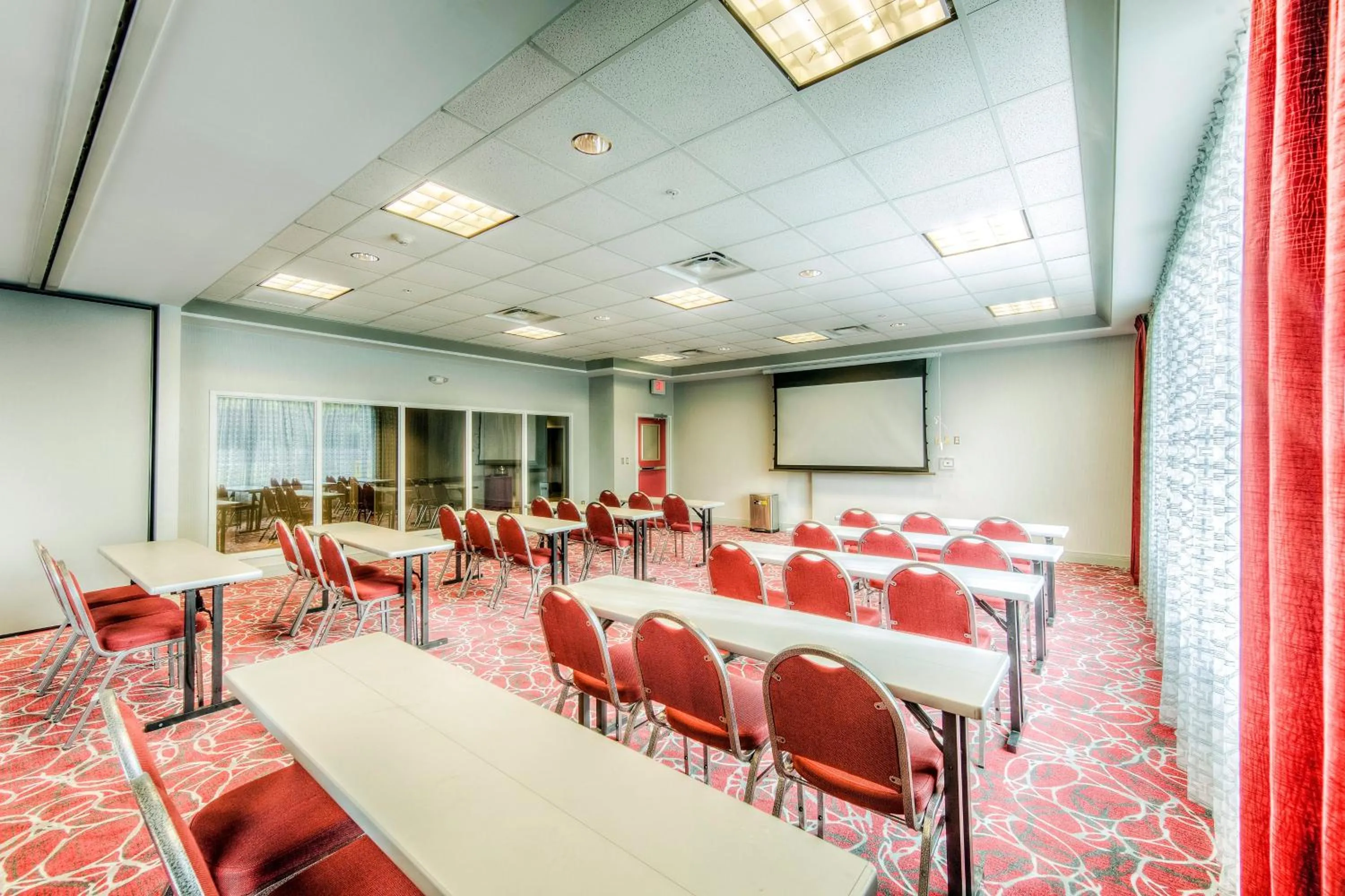 Meeting/conference room in Staybridge Suites - University Area OSU by IHG