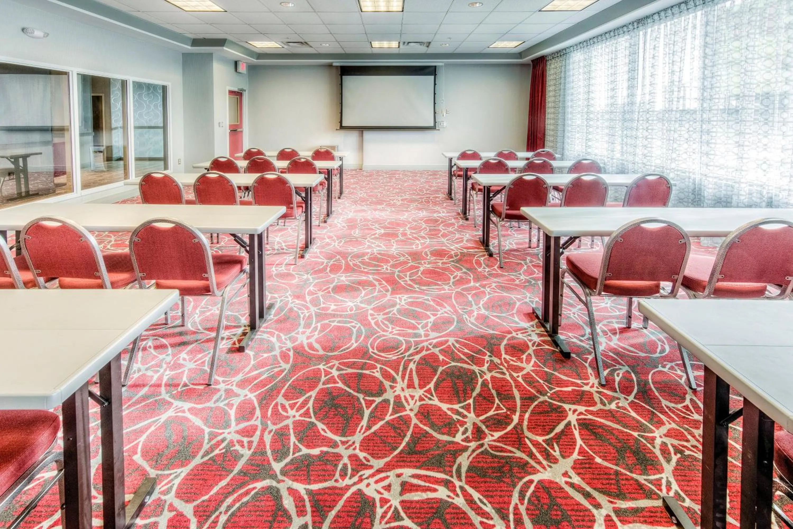 Meeting/conference room in Staybridge Suites - University Area OSU by IHG