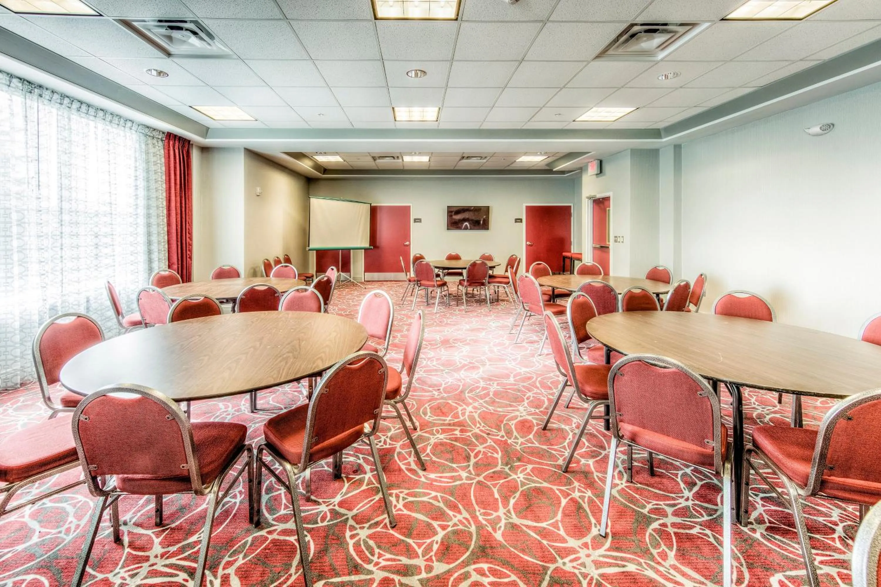 Meeting/conference room in Staybridge Suites - University Area OSU by IHG