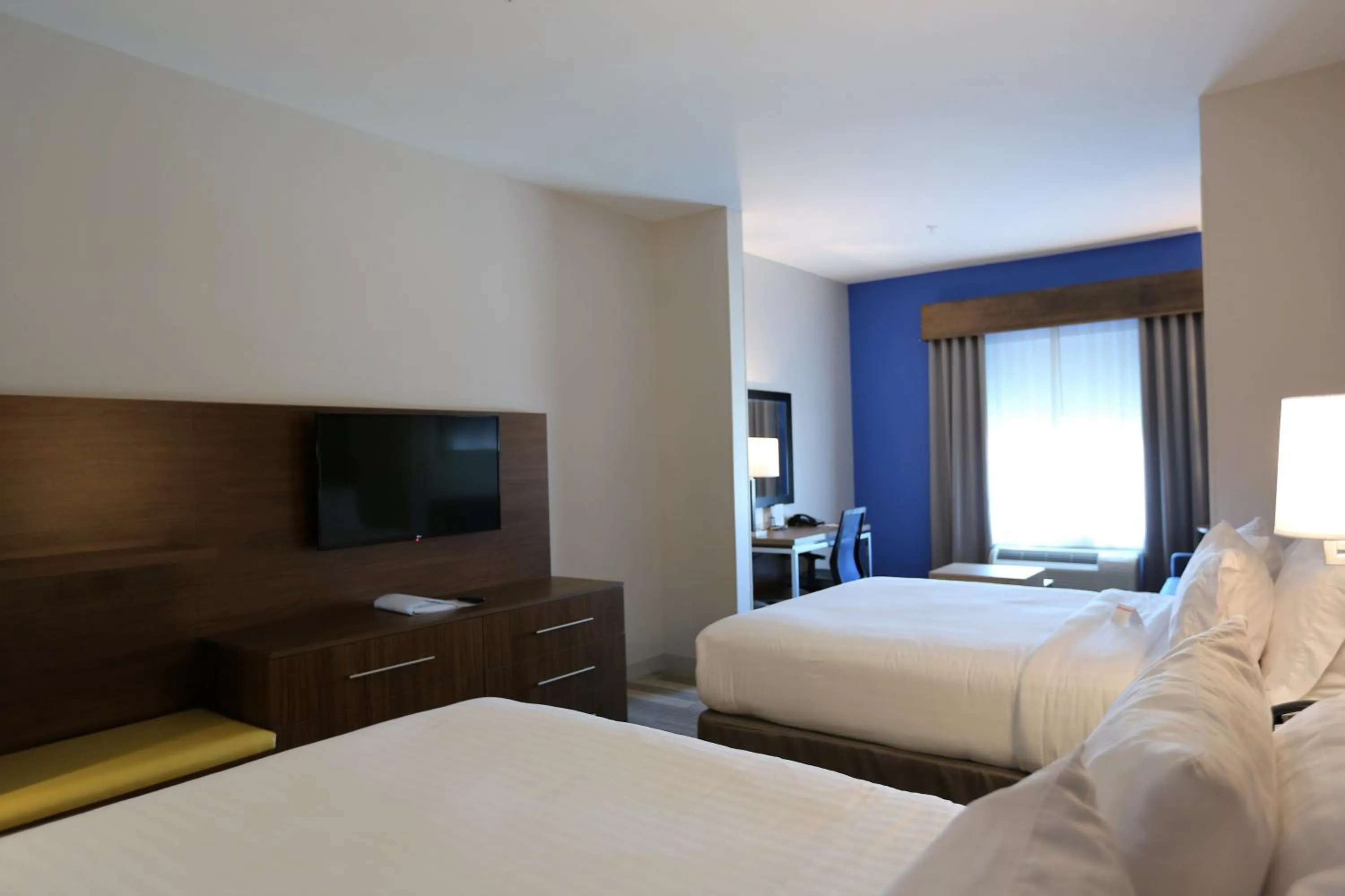 Photo of the whole room, Bed in Holiday Inn Express & Suites Houston NW - Hwy 290 Cypress by IHG